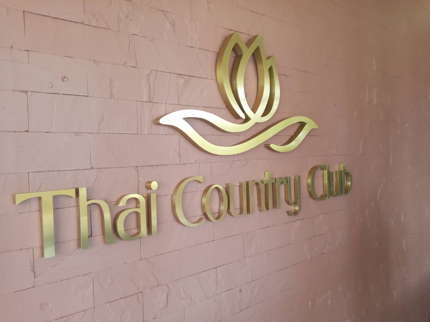 ป้ายสแตนเลสหน้าทองแฮร์ไลน์ยกขอบ