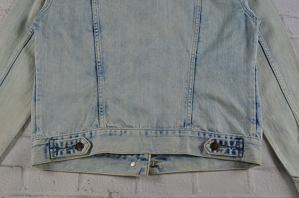 FOREVER 21 อกจริง40' (M) เสื้อแจ็คเก็ตยีนส์ เสื้อยีนส์แขนยาวหญิงชาย เนื้อผ้ายีนส์นุ่มใสสบาย มีกระเป๋าข้างนอกและใน สภาพดีมาก