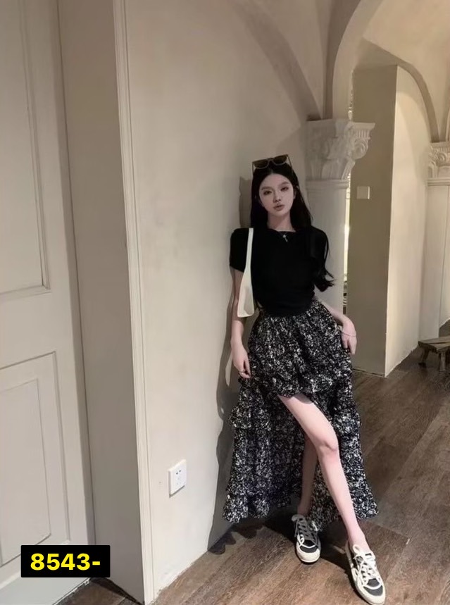 Setเสื้อยืดหยุ่นอย่างดี ใส่สบายๆ (เสื้อทรงสวม) +++มาพร้อมกระโปรงลวดลายมีเลเยอร์เกร๋ ที่แมชกันได้อย่างลงตัว มีซับใน ช่วงเอวเป็นสม็อคยืดได้ยืดหยุ่นตามลำตัว **กระโปรงสามารถหมุนให้ผ่าข้างหรือผ่าเอียงไปด้านหน้าได้ จัดทรงสวยๆ ได้เลยคร่าาา (กระโปรงทรงสวม)