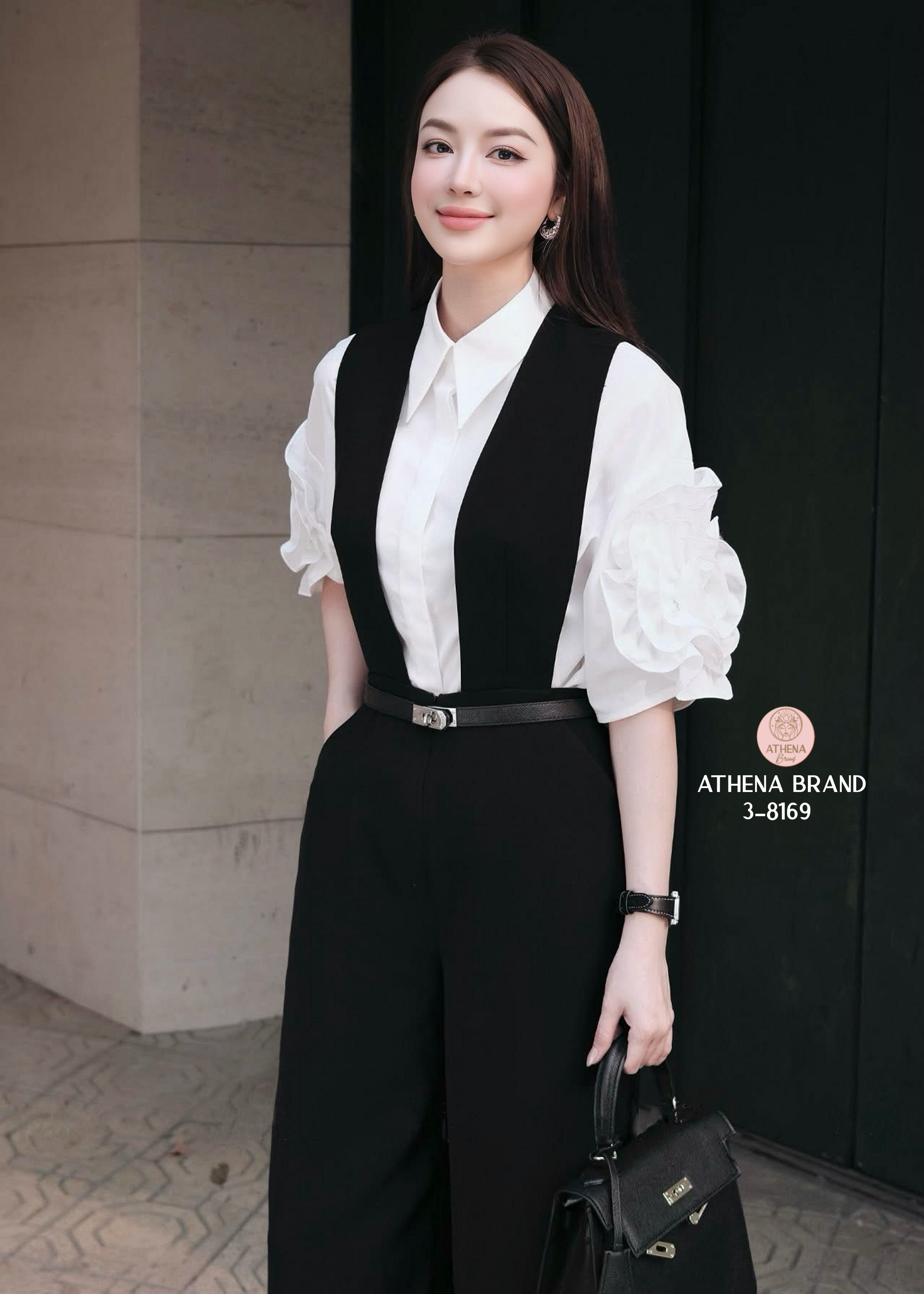 Tag 🔖 :Athena (อธีน่า) Brand Detail :: jumpsuit+เสื้อ+เข็มขัด จั๊มสูทขายาวดีไซน์ทรงเอี๊ยม มีกระเป๋าใช้งานได้จริงทั้ง2 ข้าง เนื้อผ้าดี๊ดีมีน้ำหนักและมีTexture งานมีซับใน สวมใส่แบบซิปด้านหลัง และมาคู่กับเสื้อเชิ้ตคอปกด้านหน้าแต่งกระดุมเรียงสามารถแกะ