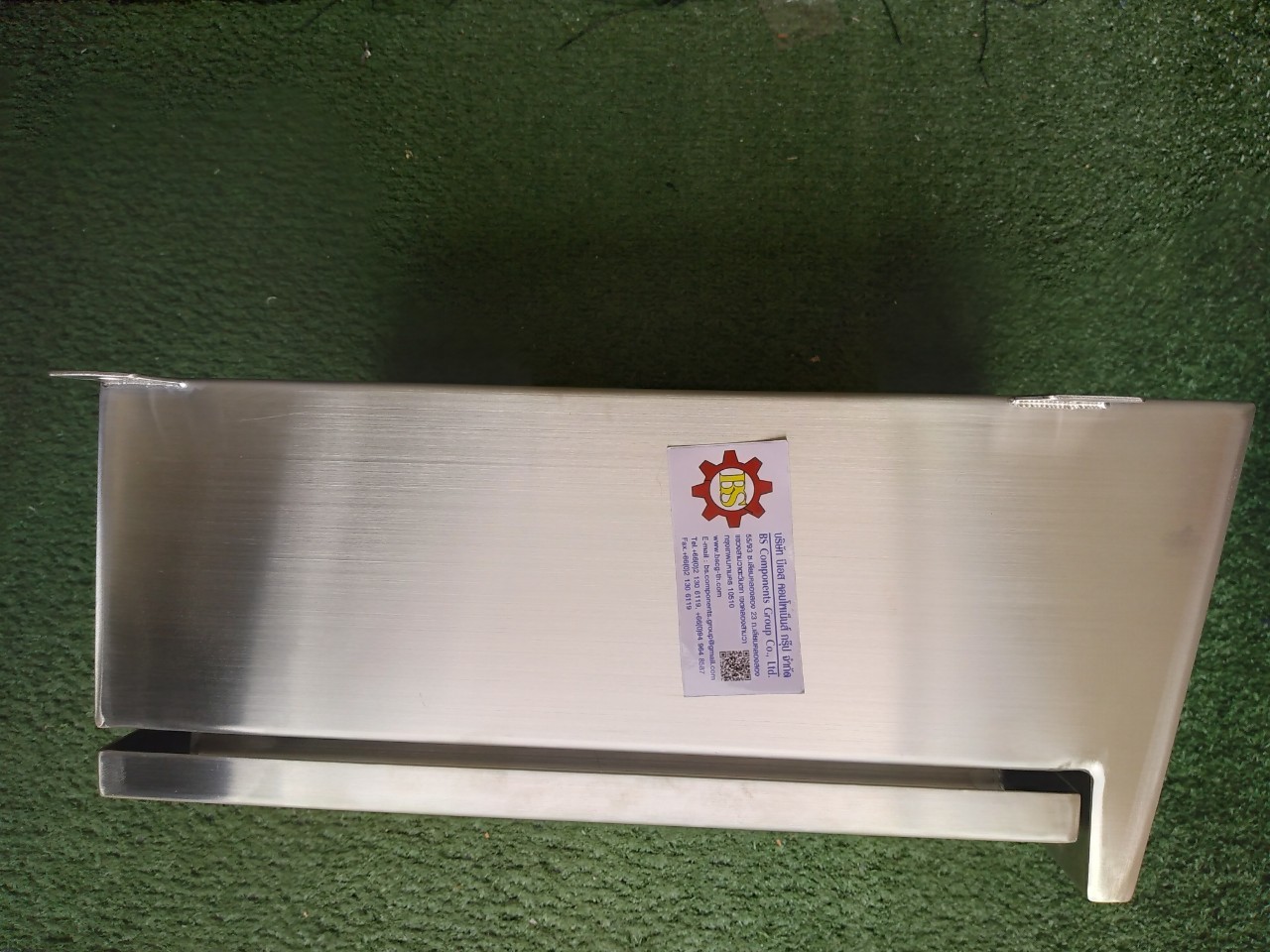 ตู้คอนโทรลสแตนเลส 304 กันน้ำ ฝาช้ันเดียว หลังคาสโลป W280xH350xD150mm. พร้อมหูยึด 4 มุม หนา 2มม.