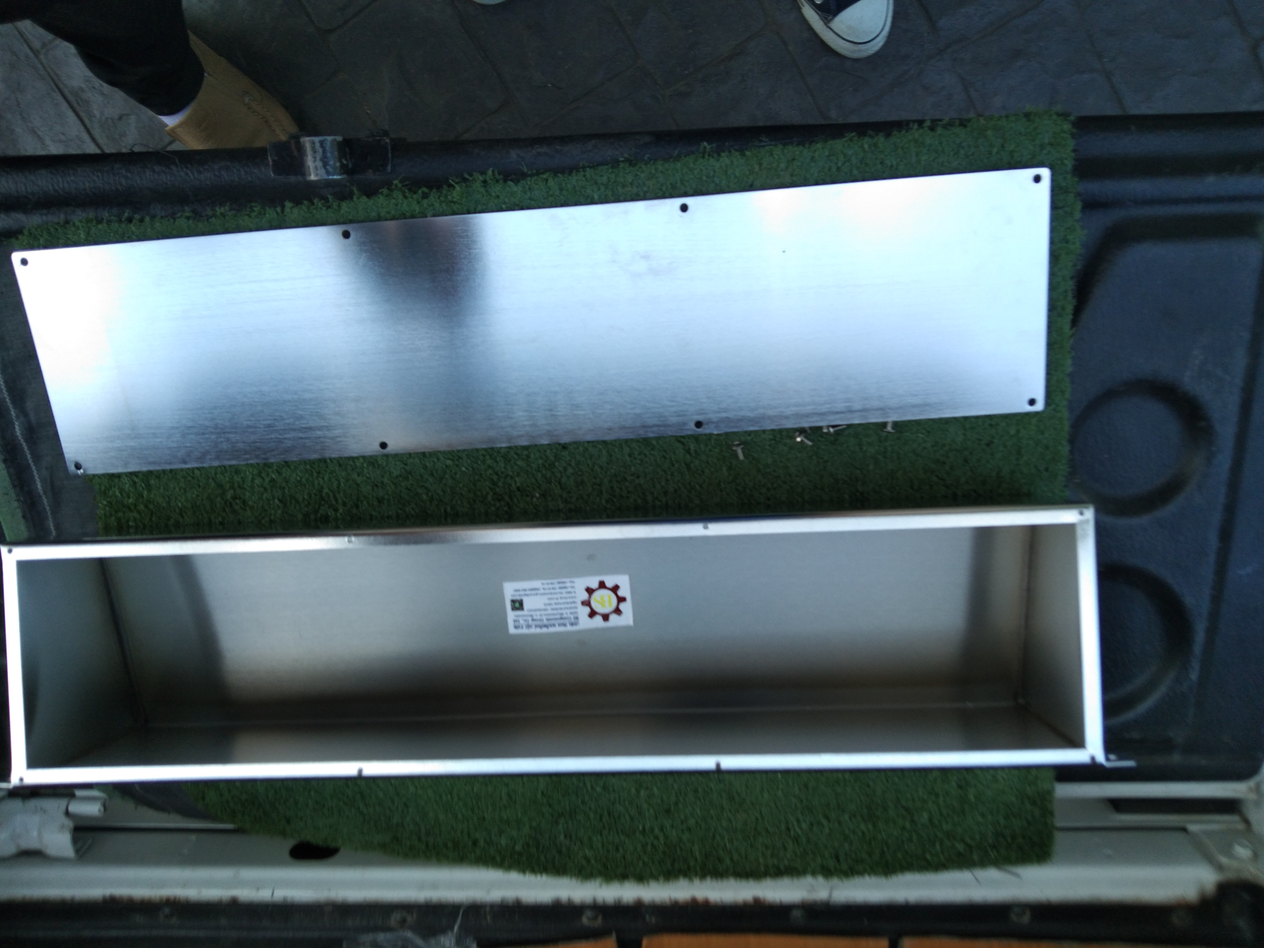 กล่องสแตนเลสด้านบนสโลป POWER PLUGS (A) W650xH150xD150mm.