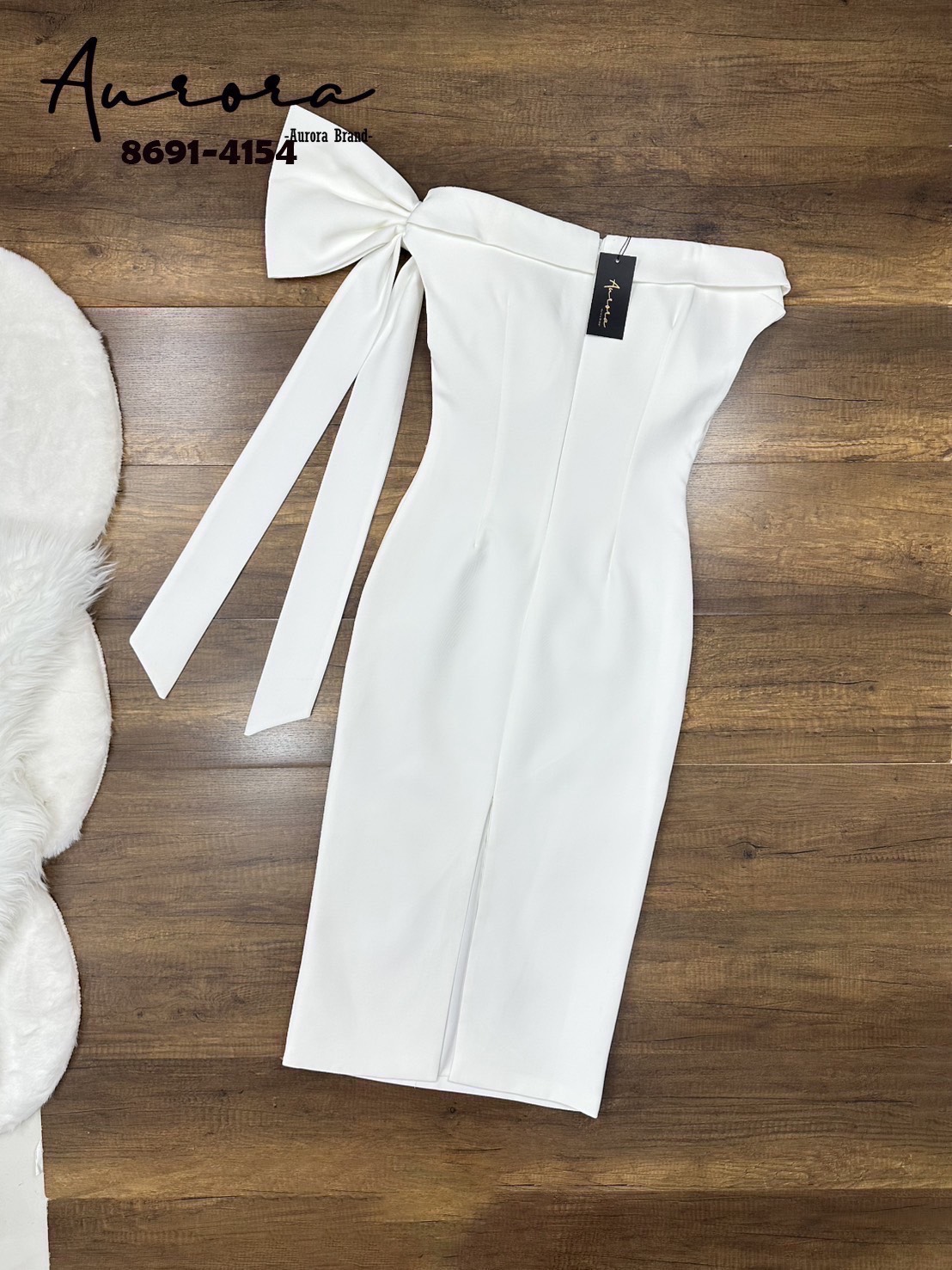 Label :: AURORA by RAMI-PAPHA เดรสเปิดไหล่โทนสีขาว สวยดูดีมีสไตล์ ด้านข้างซ้ายมือแต่งคล้ายโบว์ สวยงดงามคร่าาา งานผ้าดี๊ดี ผ้าดีมากๆ อกเสริมฟองน้ำเพื่อทรงสวย มีซับใน มีซิปหลัง