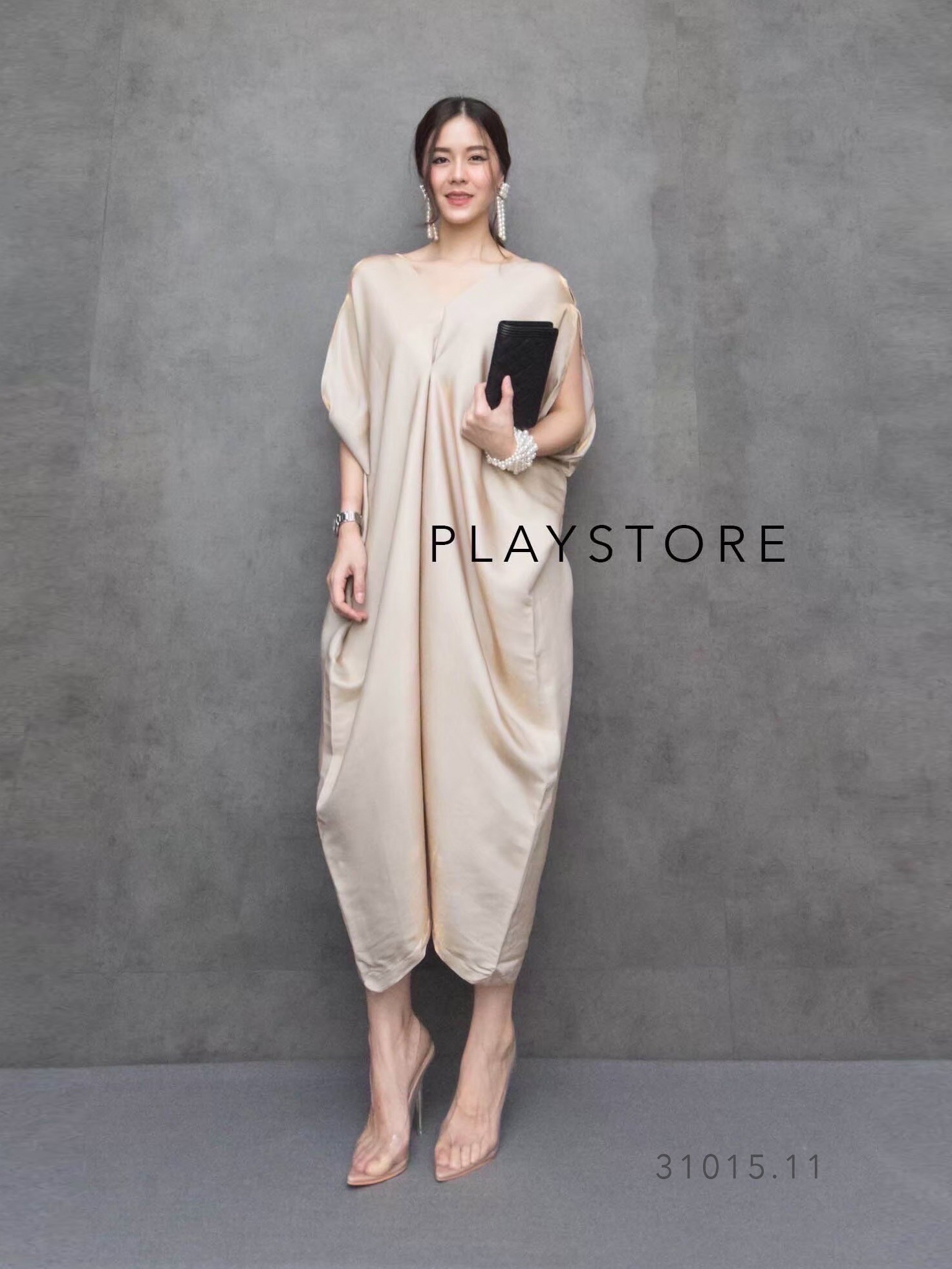 MiRRoRSiSTER’s BaRBaRa DRESS•• เดรสดีไซน์เก๋ ทรงโคร่งๆ คอวีไหล่เว้า ใส่ออกงานสวยสง่า เนื้อผ้าสวยเล่นแสงดี มีความเหลือบๆประกาย ใส่แล้วผ่องมีออร่า เหมาะกับสาวทุกไซส์ ใส่สบายสุดๆ ใส่ออกงานเริ่ด..ตอบโจทย์ทุกโอกาส หรูหราทุกสี