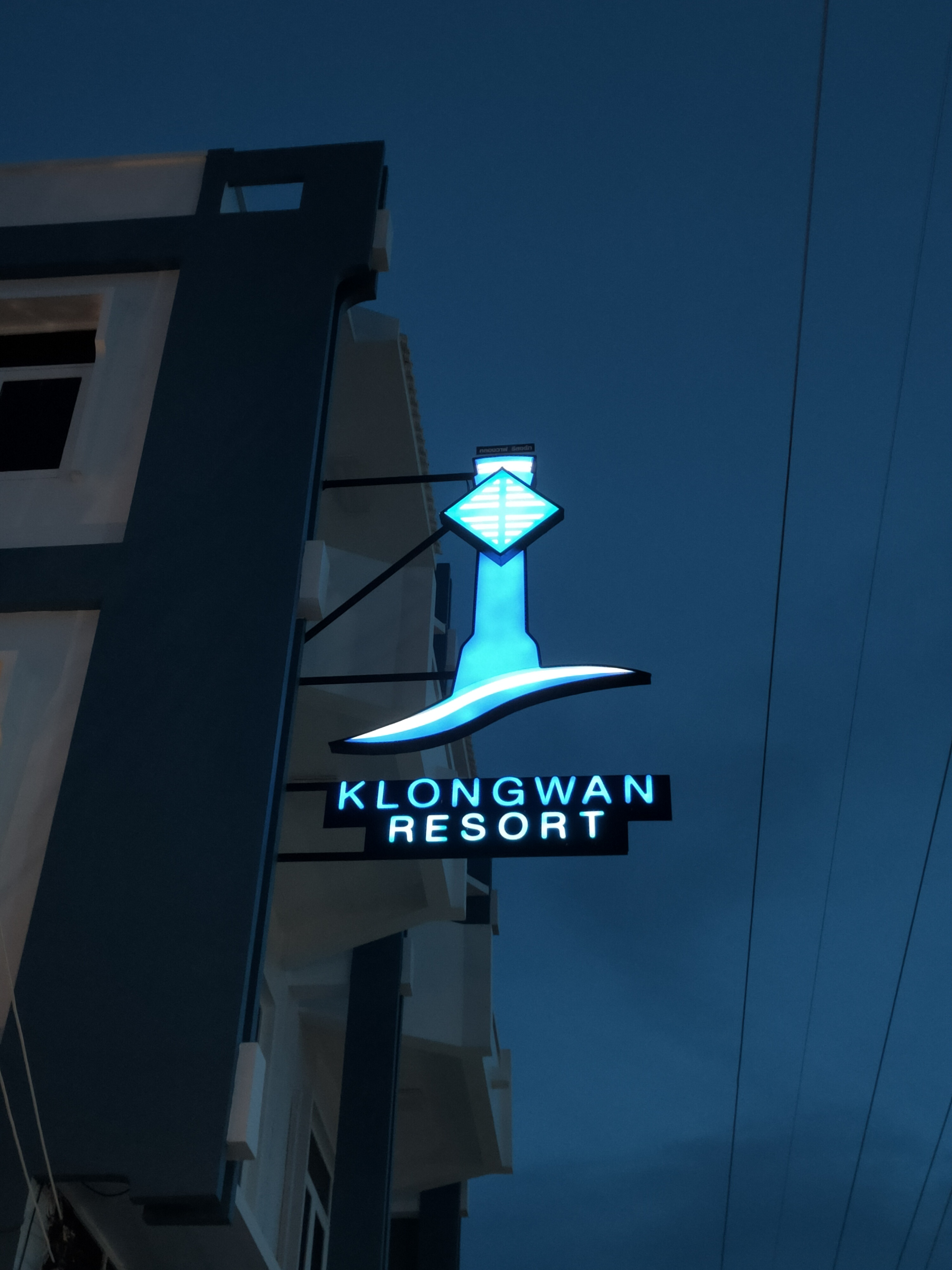 อักษรไฟและกล่องป้ายไฟ