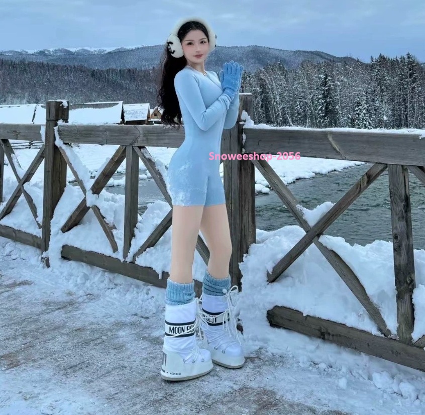 หนาวแค่ไหนก็ยังสวย บอดี้สูทไหมพรมแขนยาว รุ่นใหม่สีฟ้า ดีไซน์เข้ารูป เน้นหุ่นเป๊ะ ซิปหน้าใส่ง่าย แถมดูเก๋ ขาสั้นแต่เพิ่มความอุ่น ใส่ได้ทั้งเที่ยวเล่น & แฟชั่น ใส่ถ่ายรูปก็คือปังทุกช็อต!