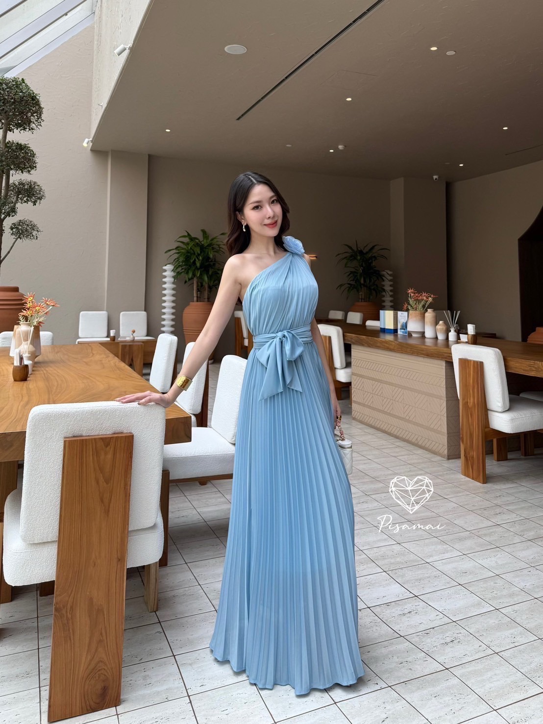 เดรสไหล่เดียวพลีตสีฟ้าตัวยาวใช้ผ้าเยอะมาก มาพร้อมเชือกเข้าเซ็ต ใส่สวยมากกกก ราคานี้มือต้องไวเลยค่า รุ่นนี้ใส่สวย เนื้อผ้าดีมากกกกกกก ห้ามพลาดเลยค่า #ชุดไปงานแต่ง #ชุดไปงาน #ชุดเพื่อนเจ้าสาว #ชุดเพื่อนเจ้าสาวราคาถูก #ชุดเพื่อนเจ้าสาวใส่เป็นธีม
