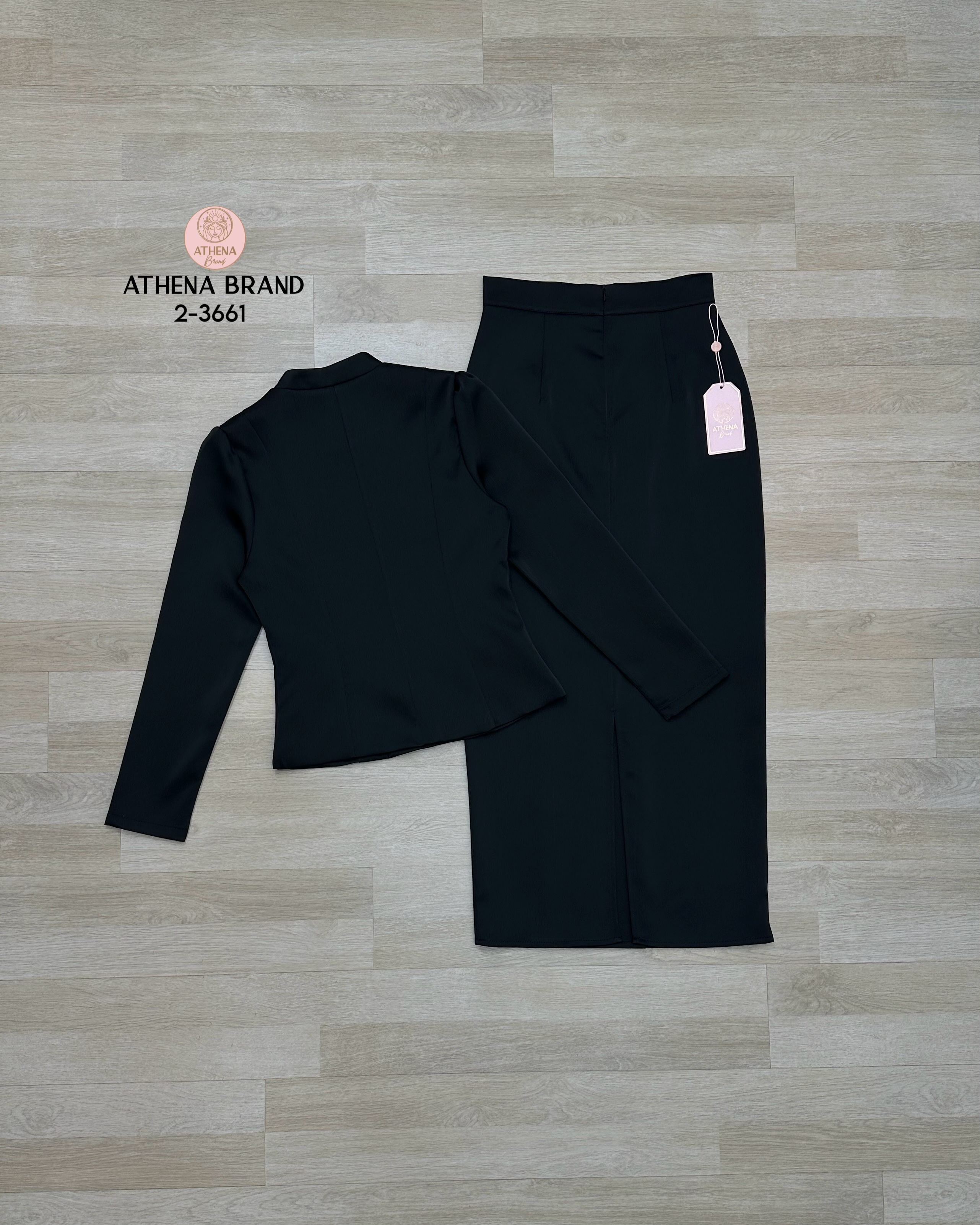 Tag 🔖 :Athena (อธีน่า) Brand Detail :: เสื้อ+กระโปรง+เข็มกลัด Set 3 ชิ้นสุดคุ้ม! เสื้อแขนยาวดีไซน์ ด้านหน้าแต่งกระดุมเรียงสามารถแกะใช้งานได้จริง ตกแต่งเข็มกลัด(สามารถถอดออกได้) แมตช์มาคู่กับกระโปรงป้ายทบคล้ายงานผ้าถุงสำเร็จ ชายกระโปรงด้านหลังผ่า