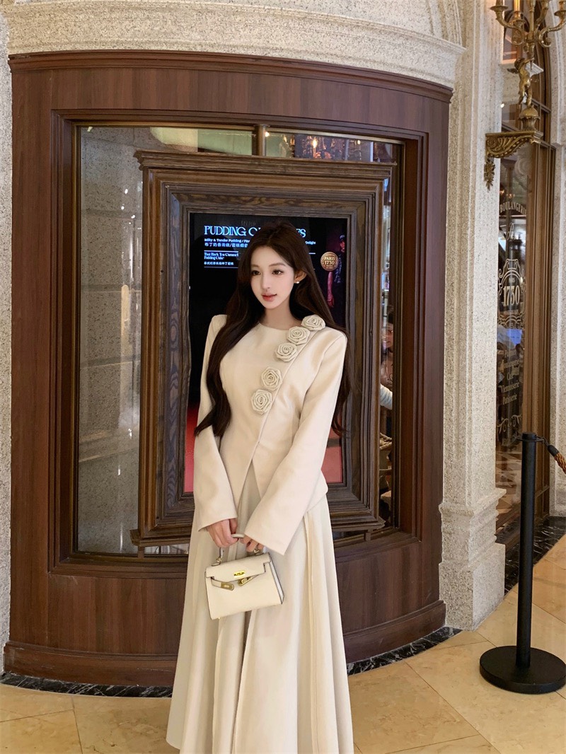 || GB SHOP ||| 8243# Set 2 pcs เสื้อแขนยาวแต่งดอกนูนช่วงอก มีฟองน้ำเสริมบ่า มีเชือกผูกเอว + กระโปรงยาว งานซิปข้าง มีซับใน ทรงสวย TAG : 🇰🇷🇰🇷