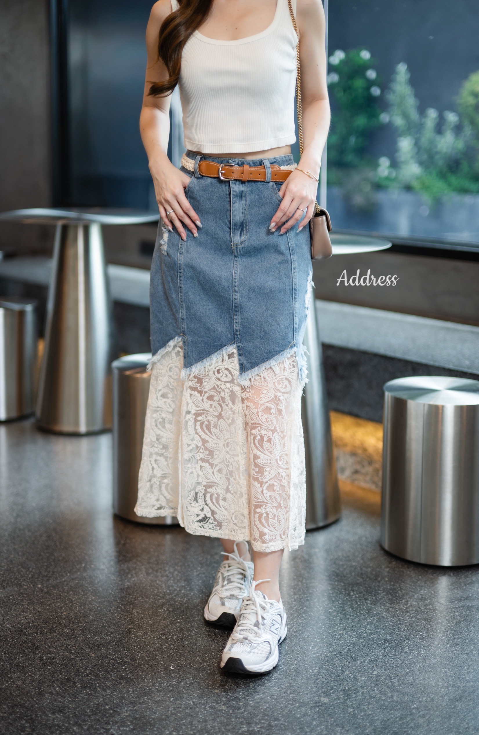 กระโปรงยีนส์มีดีเทลเย็บต่อผ้าลายลูกไม้น่ารักๆ งานมีเข็มขัดให้นะคะ (free belt) งานผ้ายีนส์ฟอกอย่างดีเลยค่า ทรงสวย แมทซ์กับเสื้อยืดหรือเสื้อกล้ามได้หมดเลยค่าา