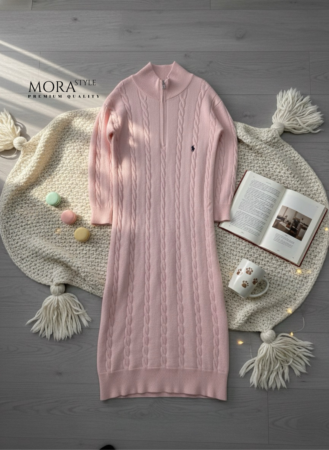 เดรสไหมพรหมแขนยาว คอเต่า เนื้อผ้านุ่มใส่สบาย ปักโลโก้ด้านหน้า มีซิปรูด เป็นอีกหนึ่งคอลเลคชั่นแนะนำสำหรับหนาวนี้เลยค่าา