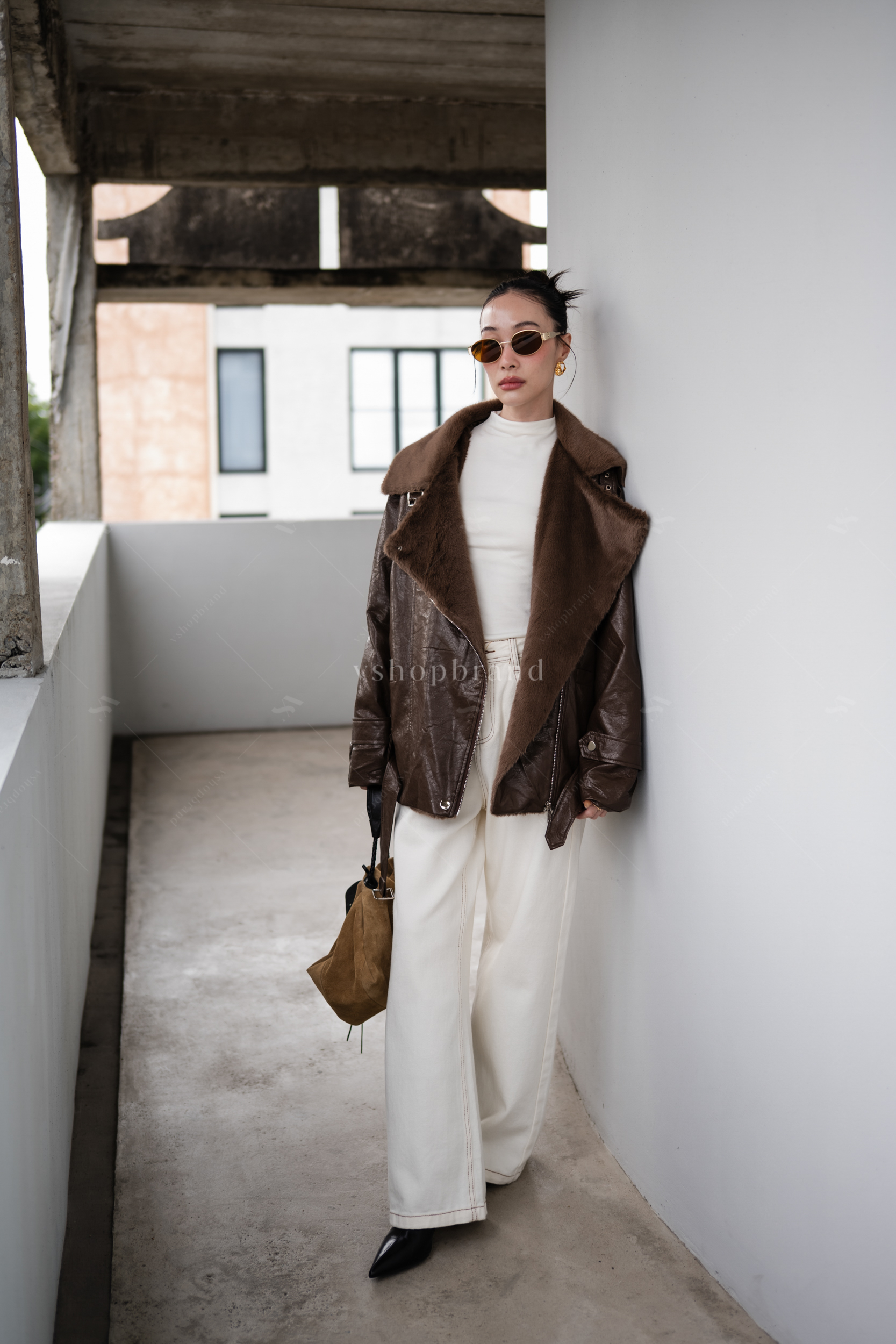 แจ็คเก็ตหนังแขนยาวปกขนเฟอร์ + เข็มขัด