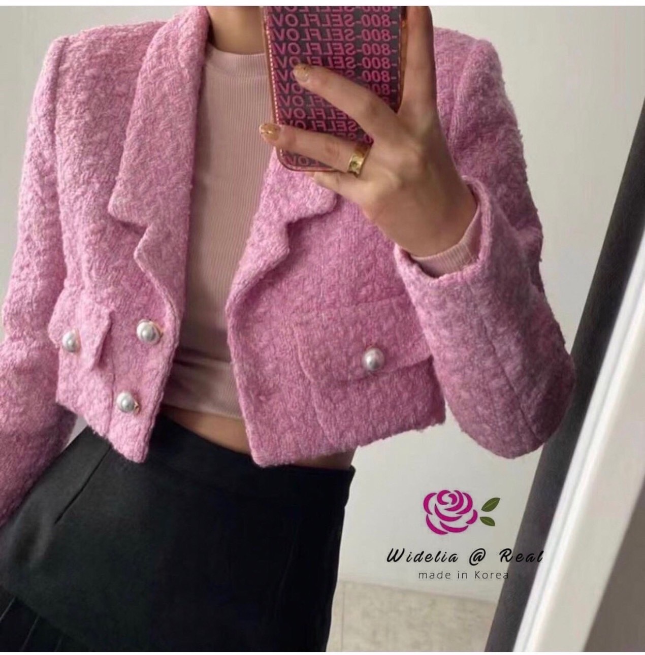 Blazer เสื้อเบลเซอร์ผ้าทวีตชาแนลสุดหรู คุณขารุ่นนี้ทั้งหรูทั้งเก๋ งานสวยปังสุดๆแม่ เนื้อผ้าทวีตทอลายมาอย่างดี สีสันสวยสดใสมาก ดีเทลคือเก๋ไม่ซ้ำใคร ตัวเบเซอร์แต่งกระดุมมาอย่างดี เนื้อผ้าดีมากๆ งานทรงสวยทรงเป๊ะมากๆ แนะนำเลยจ้ารับรองใส่ออกมาดูดีดูแพงแถมไฮโซส