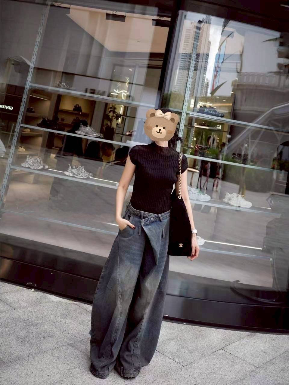 SETเสื้อผ้าสเวสเตอร์ล่องนุ่มๆใส่สบาย เข้ารูปเก็บทรง มาคู่กับกางเกงยีนส์แท้ฟอก ดีไซน์เก๋ๆ ทรงบาร์เรลสวย แม็ชกันลงตัว