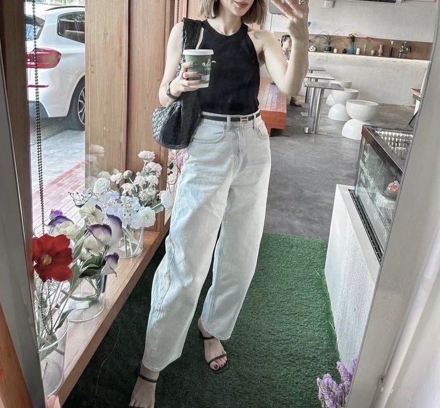 Setผ้าร่อง เนื้อผ้ายืดหยุ่นตามลำตัวอย่างดี ผ้าดี๊ดี (เสื้อทรงสวม) +++มาพร้อมกับกางเกงยีนส์ขายาว ที่แมชกันได้อย่างลงตัว เนื้อผ้ายีนส์อย่างดีหนานิ่มฟู มีกระเป๋าใช้งานได้จริง มีกระดุมและมีซิปหน้า +++มาพร้อม เข็มขัด