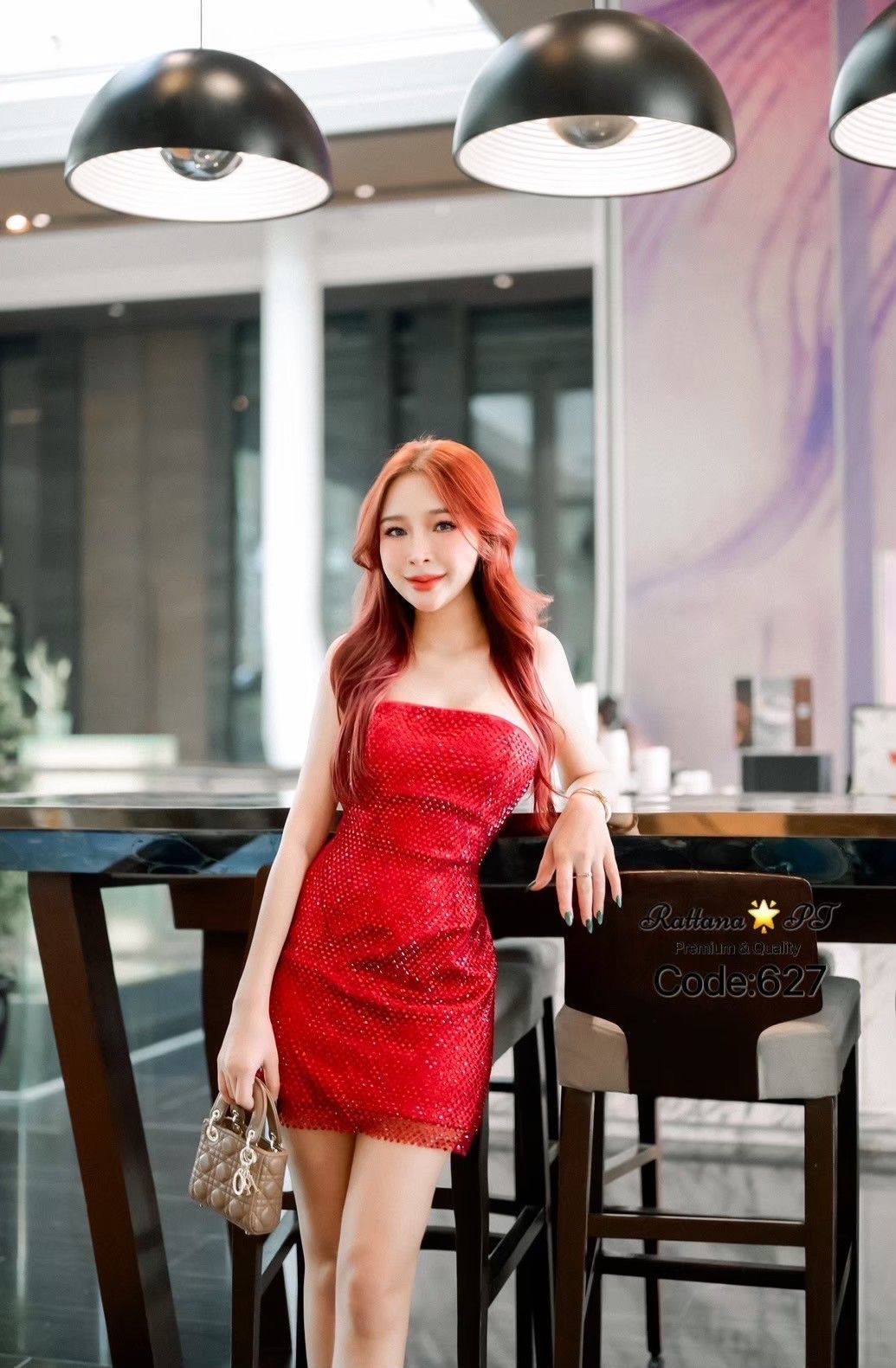 ชุดเดรส มีความหรูหราและแซ่บ sexy ว๊าวมาก ดีเทลแต่งโบเพชรทั้งชุด ชุดคือสวยมากยิ่งเข้าแสงไฟคือโดดเด่นอ่อร่า สุดๆ จะใส่ออกงาน ปาตี้ วันเกิด ปังแน่นอน อกเสริมฟองน้ำ มีกันลื่นที่หน้าอก ซิบด้านหลัง ของต้องมีน่า
