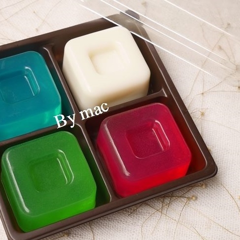 กล่องพลาสติก 4ช่อง 4 ใบพร้อมฝาใส