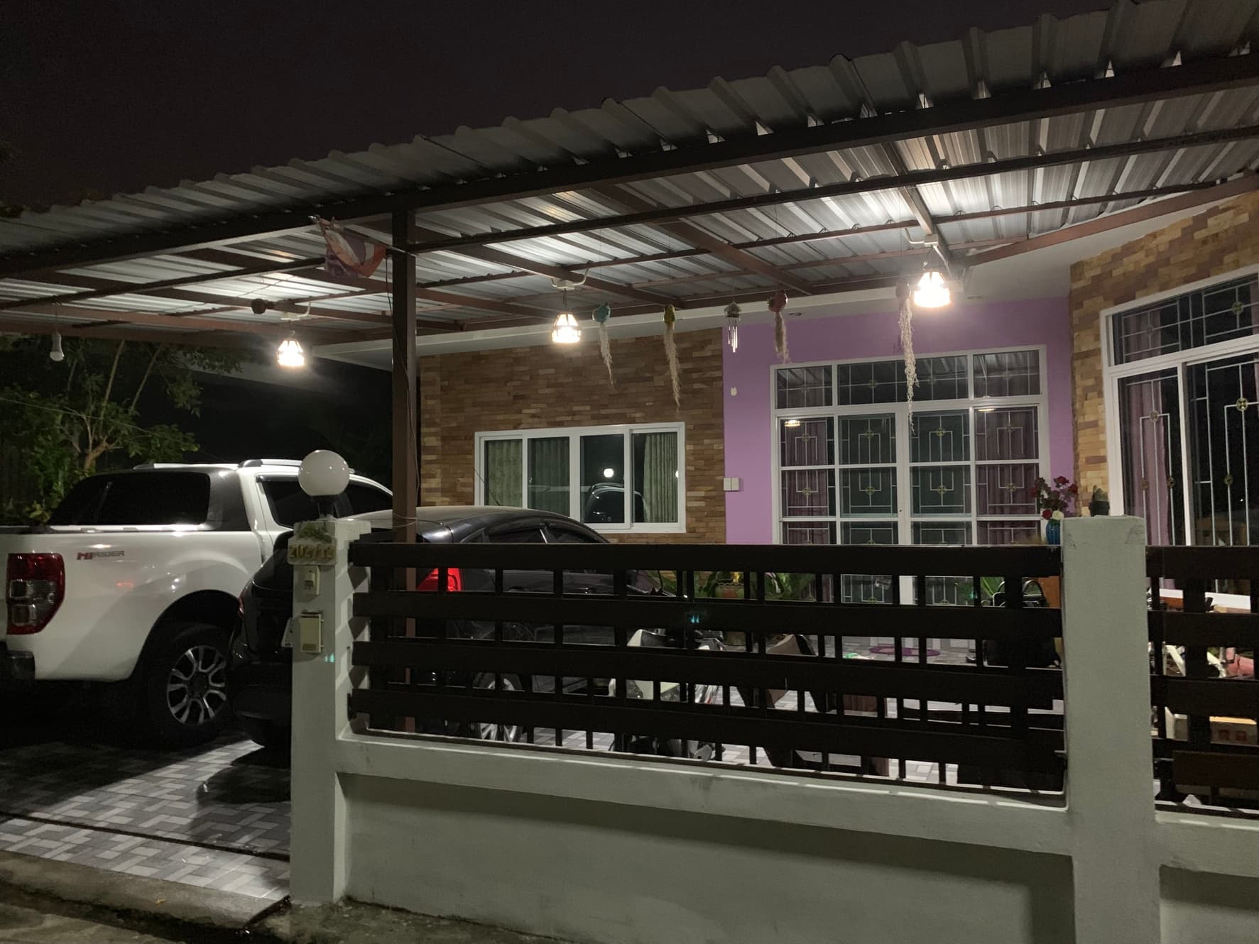 บ้านเดี่ยว 59.8 ตรว.3 ห้องนอน 2 ห้องนํ้าเฟอร์นิเจอร์ครบครันบ้านกว้างมีพื้นที่สวนพร้อมสำหรับทุกคนในครอบครัวบ้านสิริทรัพย์ อ.บ้านโป่ง จ.ราชบุรี