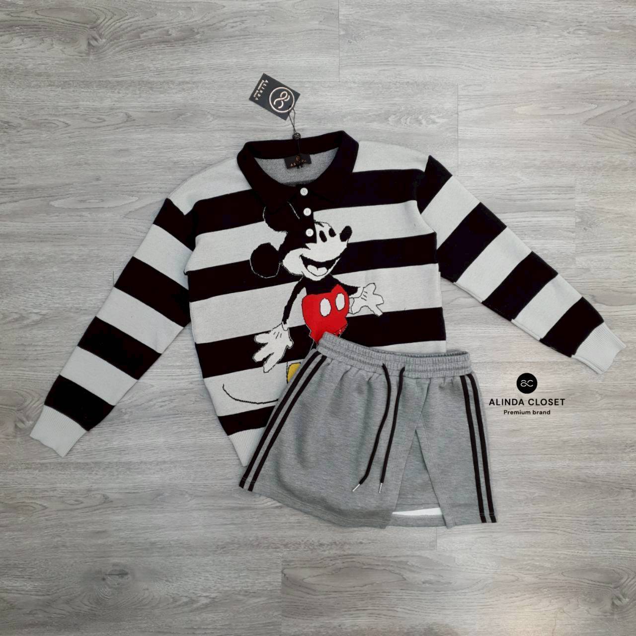 Tag : ❥𝐀𝐋𝐈𝐍𝐃𝐀 Code : #LE08711 Detail : ชุดเซ็ทเสื้อไหมพรมแขนยาวคอปกลายทางสีดำเทา ลายน้องมิคกี้สุดน่ารัก เนื้อผ้าดีมาก ใส่อุ่น ไม่คัน ทรงหลวมใส่สบายมากค่ะ มาพร้อมกับกระโปรงกางเกงสั้นสีเทาผ้าวอร์มเนื้อน