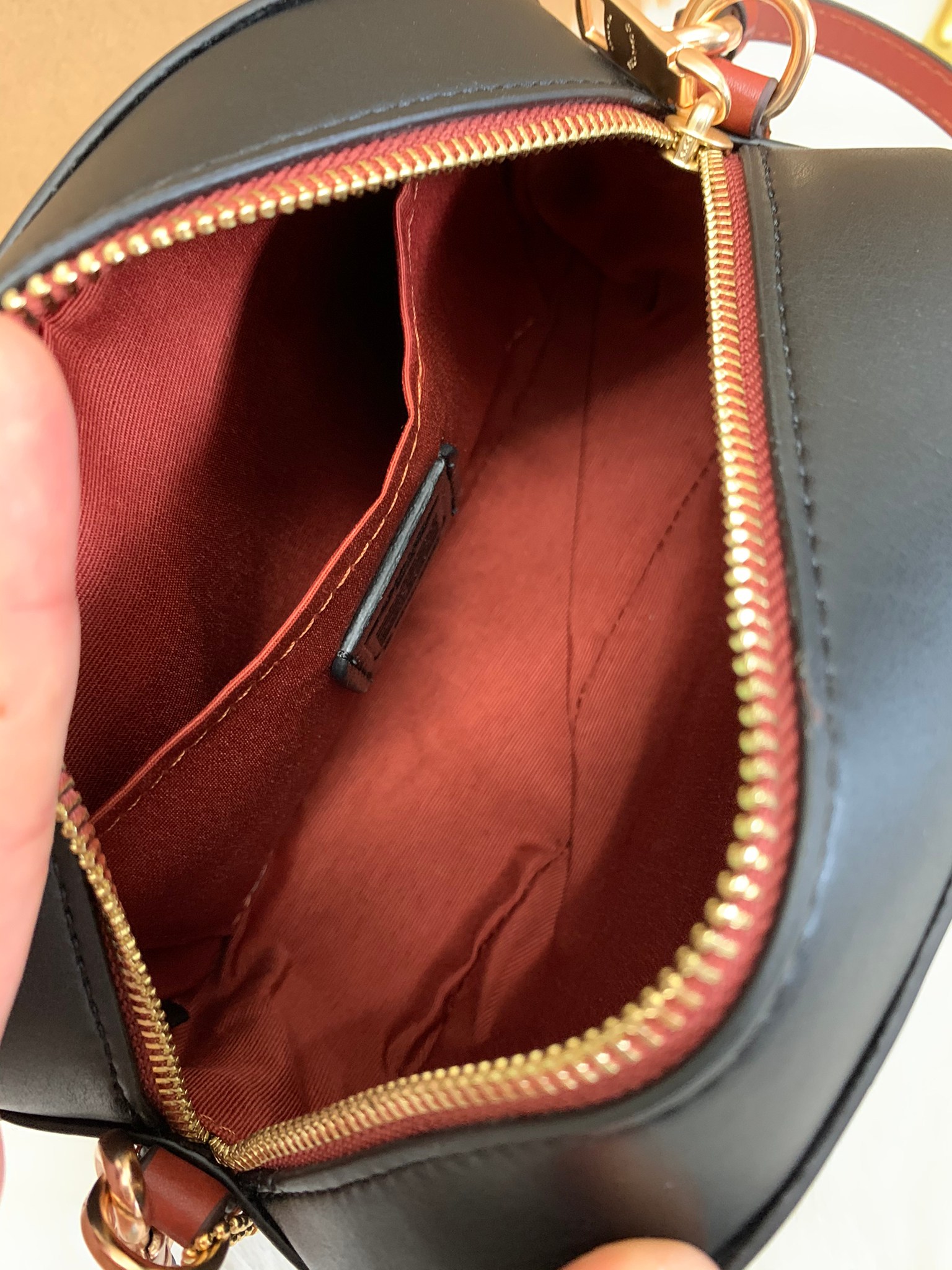 กระเป๋าสะพายทรงกล่องกลมไฮโซน่ารักเก๋ๆ แบรนด์เนมโค้ชสีดำลายรถม้า COACH CAMERA BAG WITH HORSE AND CARRIAGE DOT PRINT ((C4057))