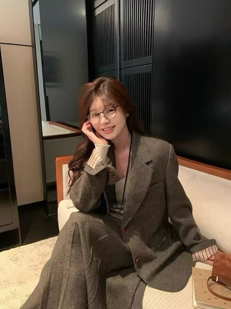 MAYA SHOP 7789# Set 2 pcs เสื้อBlazer มีฟองน้ำเสริมบ่า + กระโปรง งานซิป ข้าง มีซับใน เนื้อผ้าดีทรงสวย TAG : Y.JIA STUDIO 🇰🇷