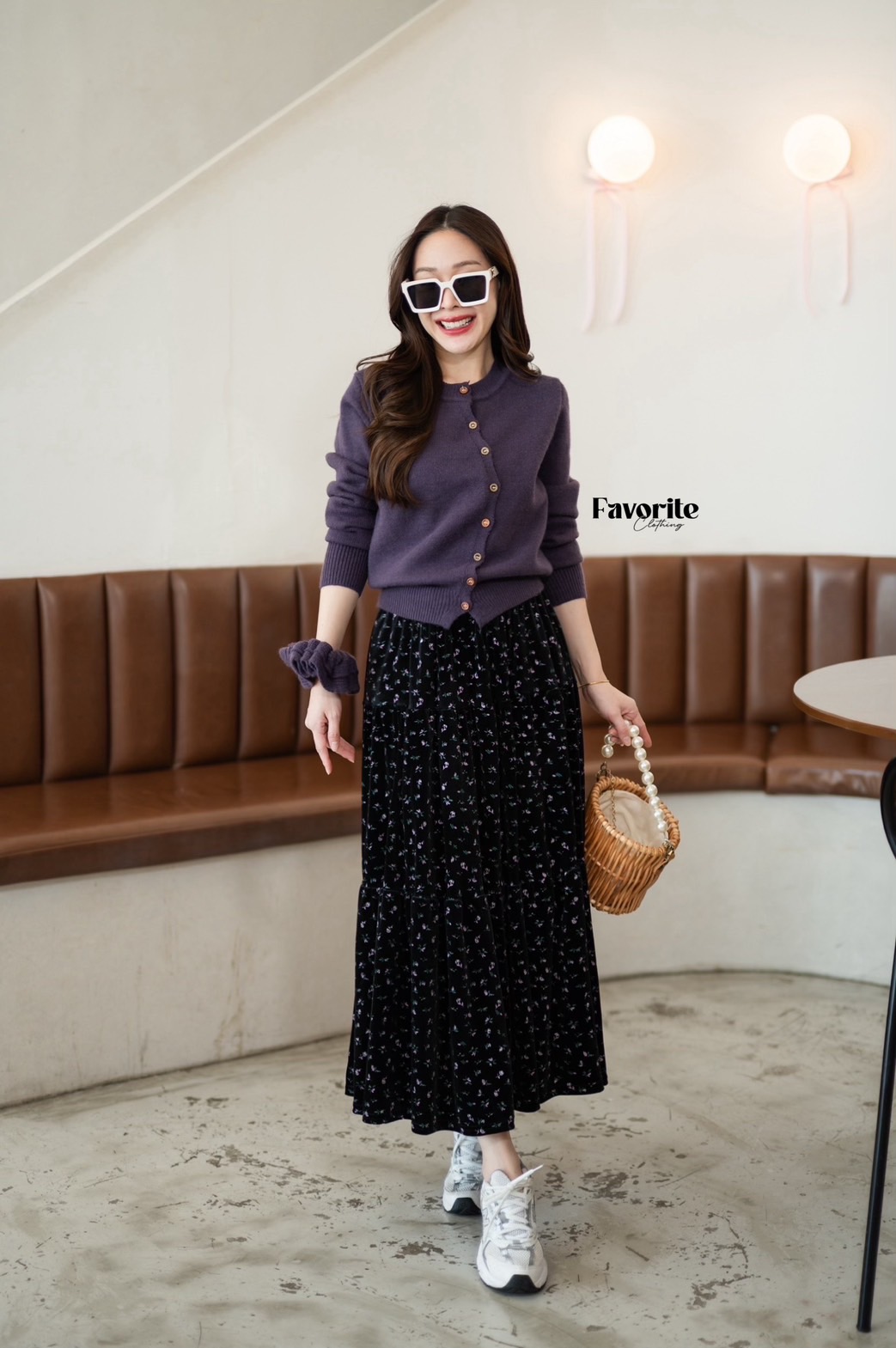 Set เสื้อไหมพรม+กระโปรง❣️ Set เสื้อไหมพรมแขนยาว งานกระดุมหน้าดีเทลกระดุมมีเลเยอร์ดูสวยเก๋มากค่ะ มาพร้อมกระโปรงผ้ากำมะหยี่ลายดอก เอวสม็อค งานมีซับในด้วยนะคะ แถมที่มัดผมเข้าชุดด้วยน๊า(free hair tie)