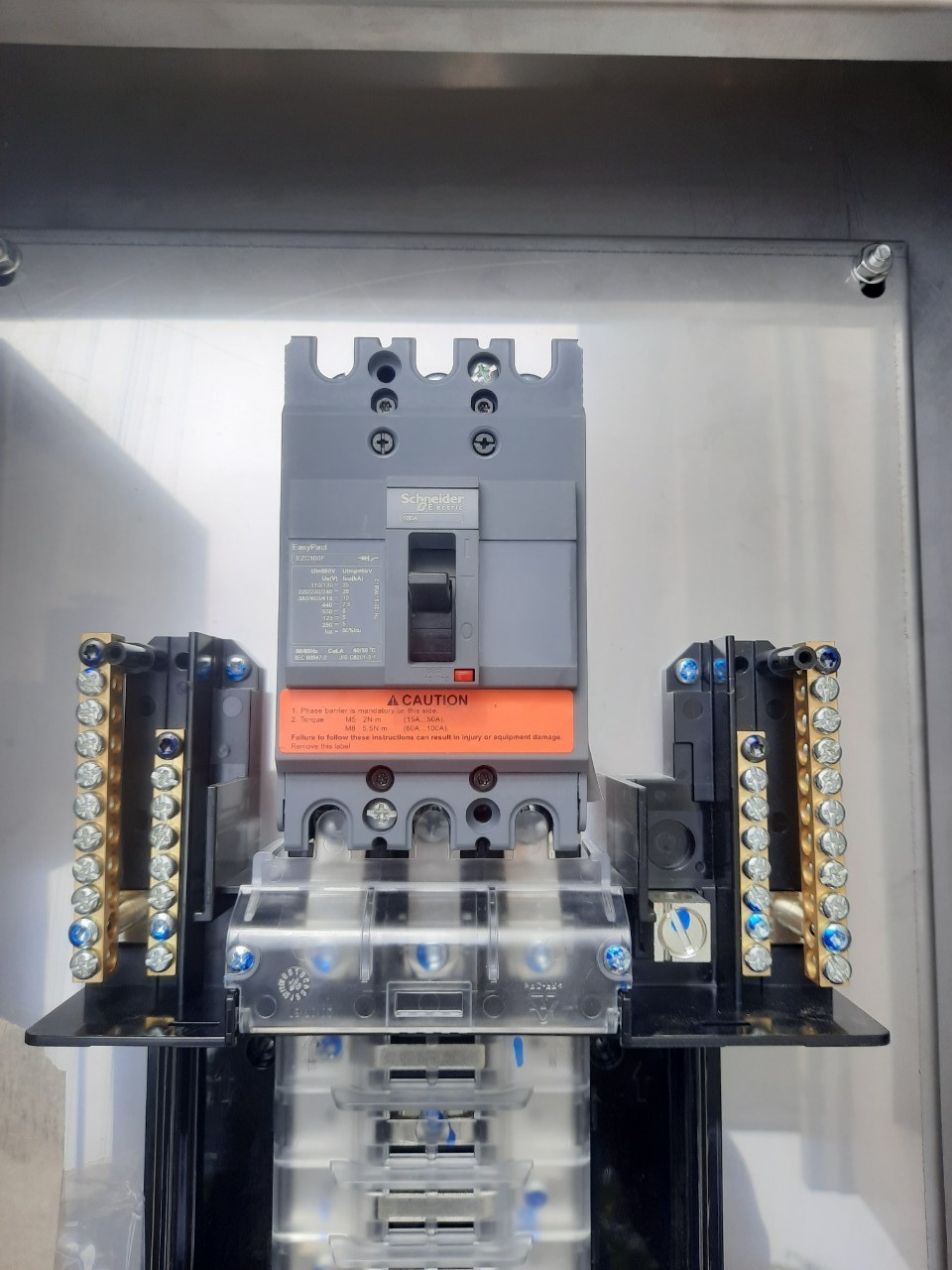 LOAD CENTER 100A ตู้สแตนเลส 304 มีหลังคาสโลป W450xH650xD152mm. (30ช่อง)