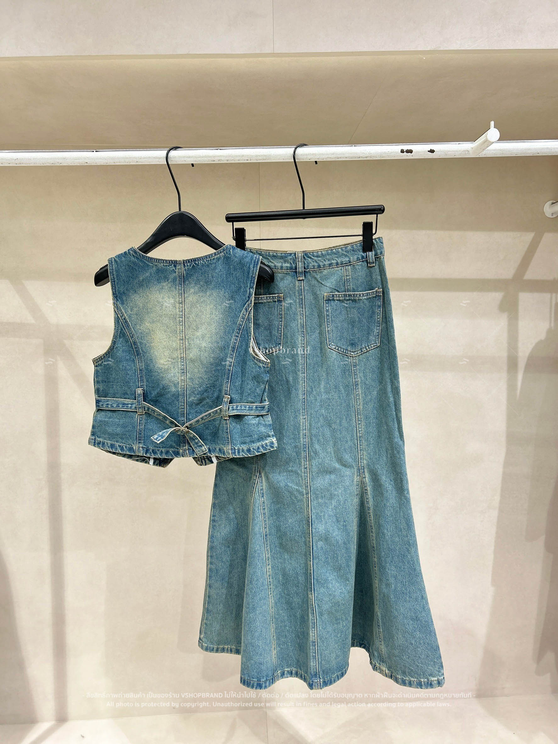 Set เสื้อยีนส์แขนกุดฟอกหน้า + กระโปรงยีนส์ชายหางปลา