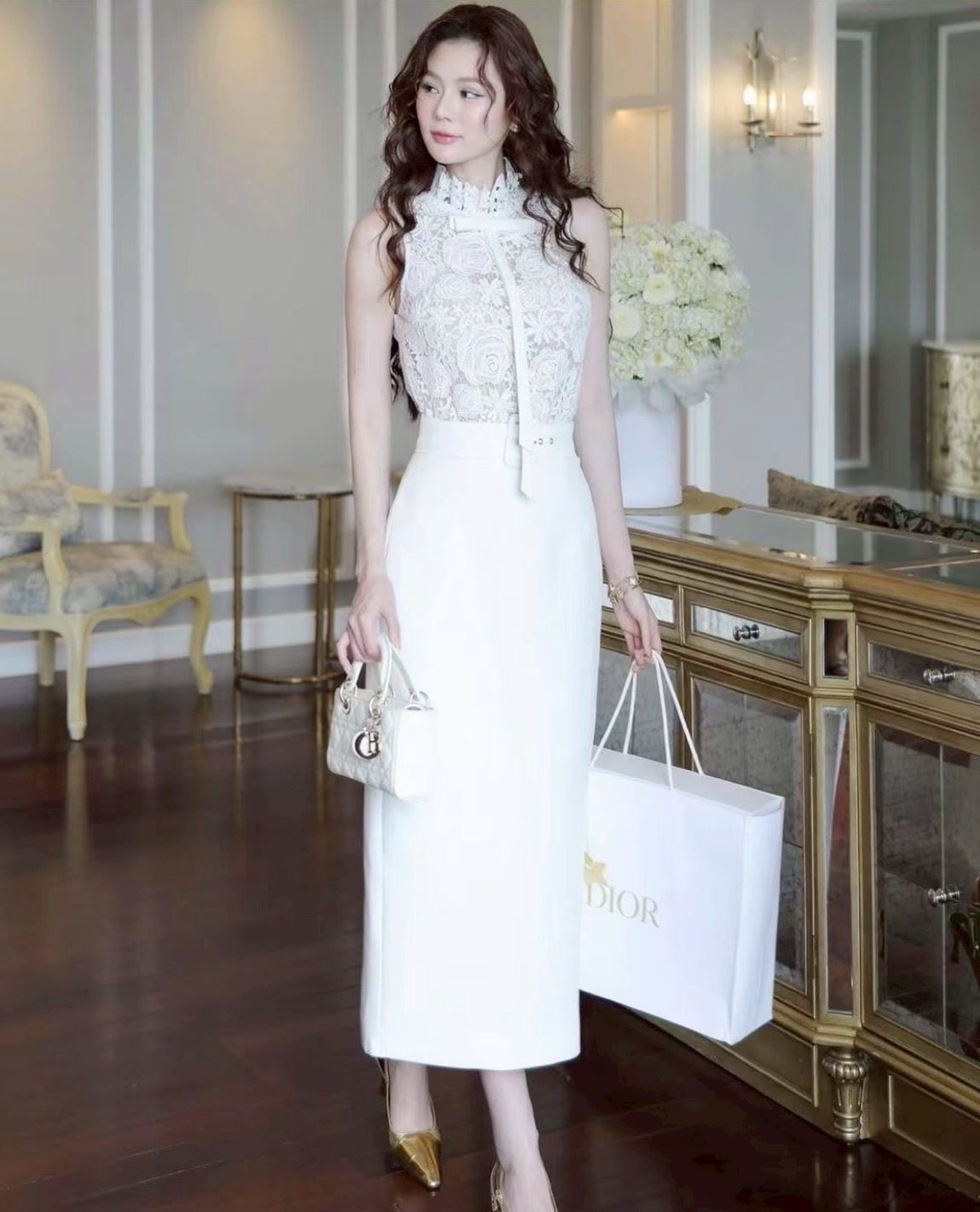 ชุดเซต เรียบหรูดูแพง เนื้อผ้าดีมาก เสื้อแต่งโบสามารถถอดออกได้ ชุดมีซับในอย่างดี มาคู่กับกระโปรงทรงสวยมีเข็มสามาสามารถถอดออกได้ มีซิบด้านหลัง จะใส่ไปงานบุญ งานบวช งานแต่ง ชุดนี้เหมาะสมมาก หรอใส่ออกงาน ดูดีมาก #Rattana🌟PT #ชุดทำบุญ#ชุดออกงาน #ชุดเซต