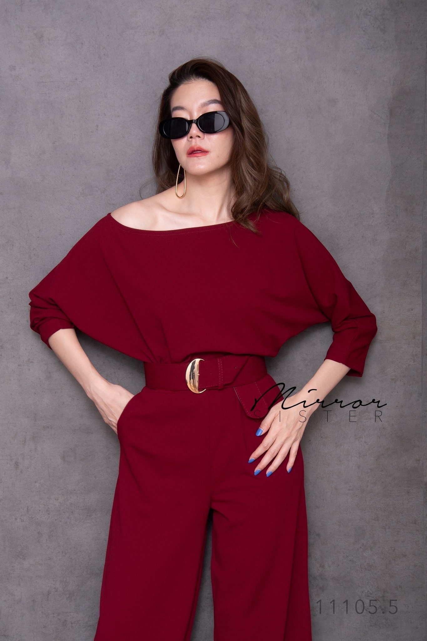 •Mirrorsister’s BiRKiN BeLT & PlaySuiT•• ชุดกางเกงทรงสวยมากกก แพทเทรินเป๊ะปังดีงามทั้งตัว ช่วงบนเป็นเสื้อไหล่ตกหรือปาดไหล่ ช่วงกางเกงทรงกระบอกใหญ่สวยมาก มาพร้อมเข็มขัดเส้นใหญ่สีเดียวกันกับชุดหัวมนๆอะไหล่ทอง เข้ากันเพอร์เฟคที่สุด สวยเรียบหรู เนื้อผ้าPREMIU