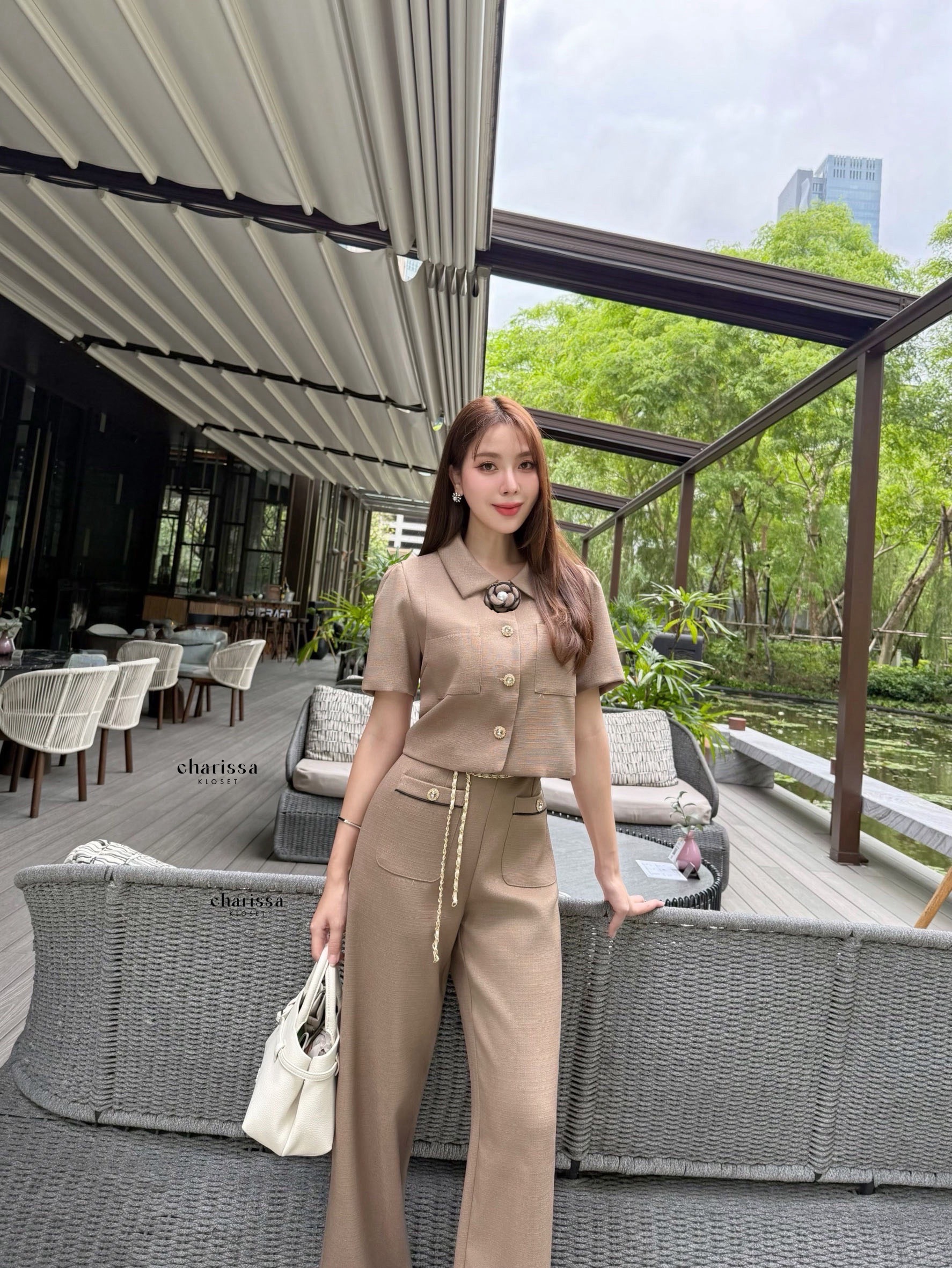 เซ็ท 4 ชิ้น :เสื้อ+กางเกง+โซ่ทอง+เข็มกลัดดอกไม้ #ชุดใส่ทำงาน #ชุดทำงานสวยๆ#ชุดเซ็ทใส่ทำงาน#ชุดเสื้อสีฟ้า #OOTD เซ็ทสีชมพูอ่อน #เดรสสีน้ำตาล