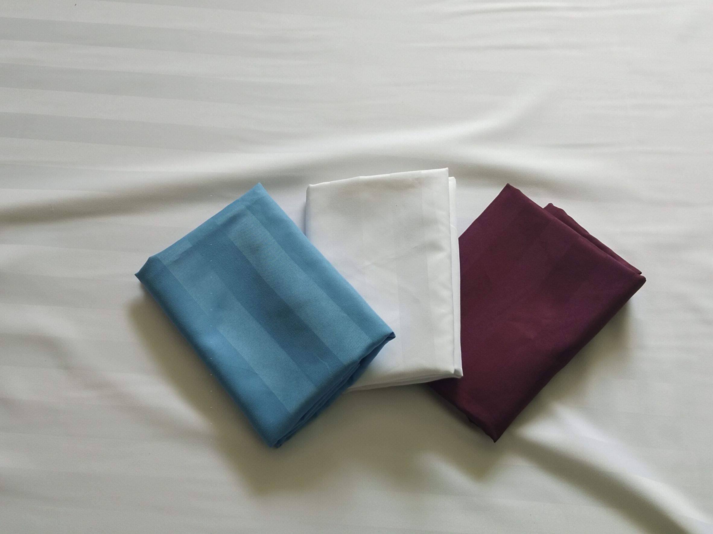 ผ้าปูที่นอนเนื้อผ้า cotton 210 เส้นด้าย ลายริ้ว 6 ฟุต 3 ชิ้น กรุณาระบุสี