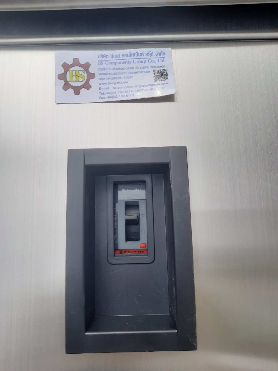 LOAD CENTER 100A ตู้สแตนเลส 304 มีหลังคาสโลป W450xH650xD152mm. (30ช่อง)