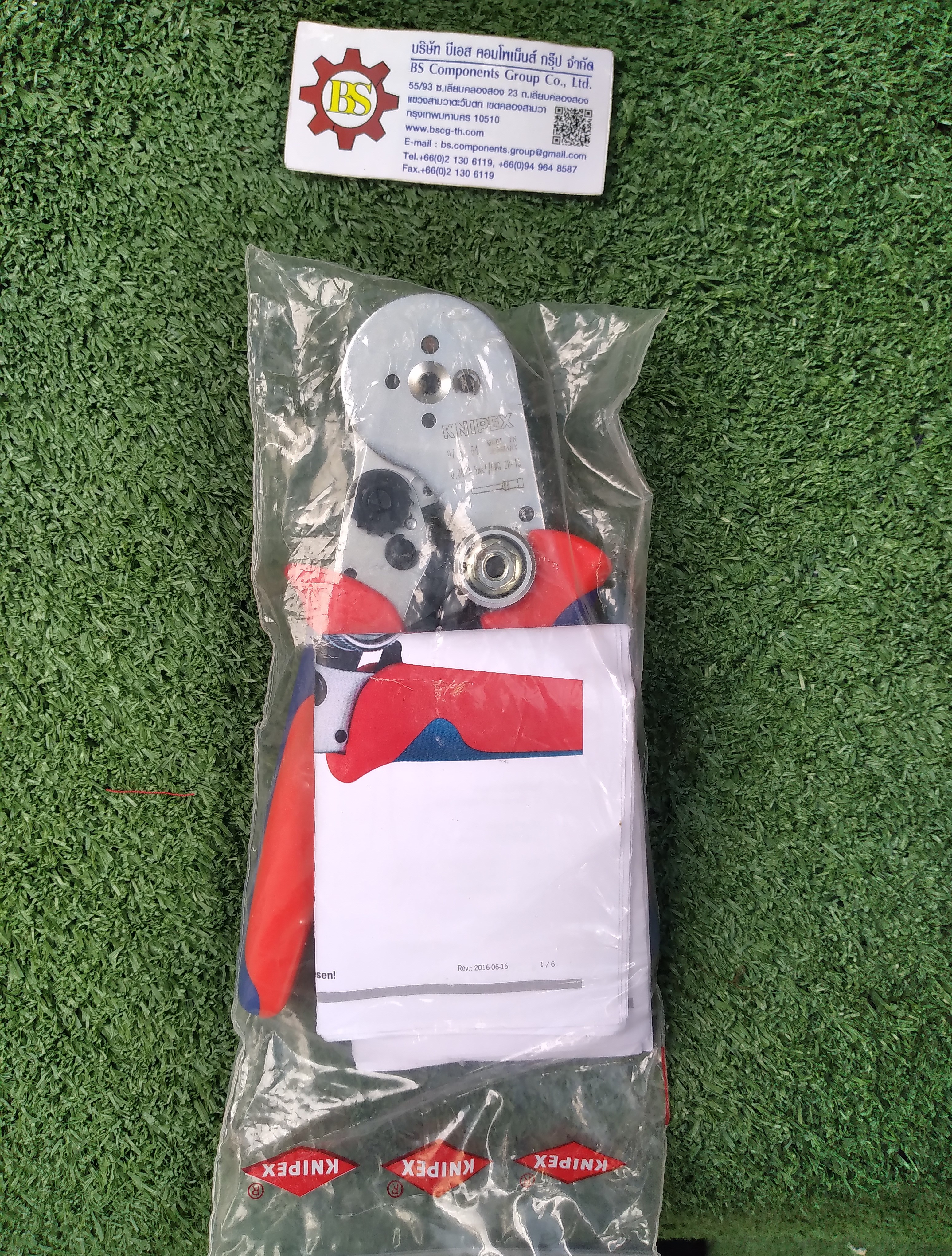 KNIPEX : Four-Mandrel Crimping Pliers for turned contacts P/N 97 52 64