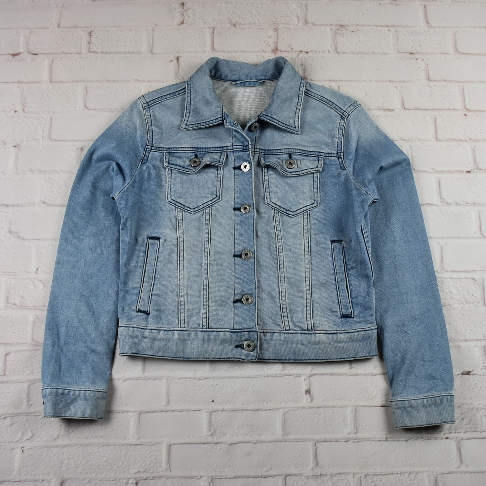 GU อกจริง 35 ไซส์ S เสื้อแจ็คเก็ตยีนส์ แขนยาว ผู้หญิง ผ้ายืดนุ่มใส่สบาย ทรงสวย มีกระเป๋าข้างเป๋าใน