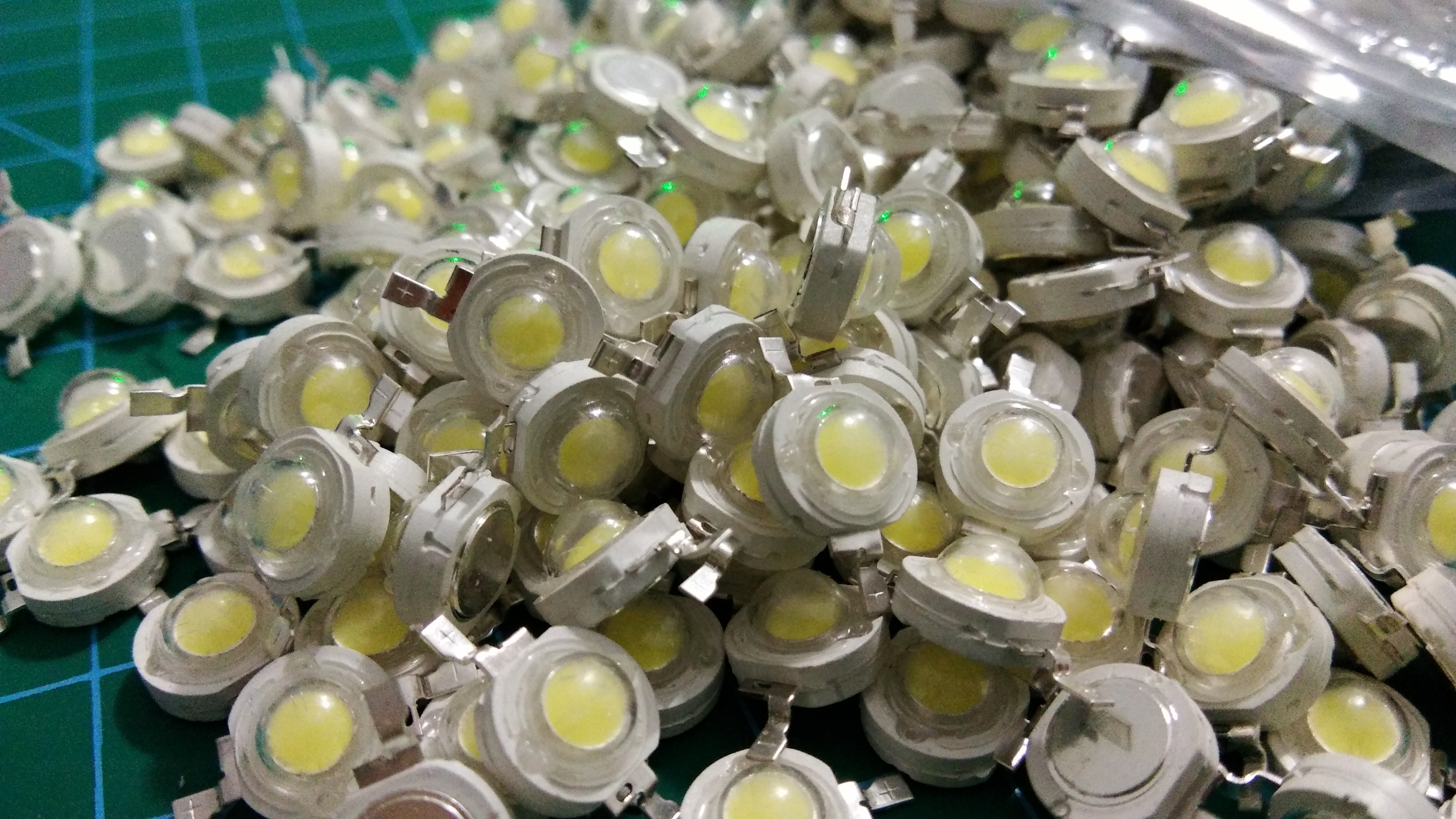 แอลอีดีซุปเปอร์หลอดลูกปัด LED ขนาด 3W สีขาว