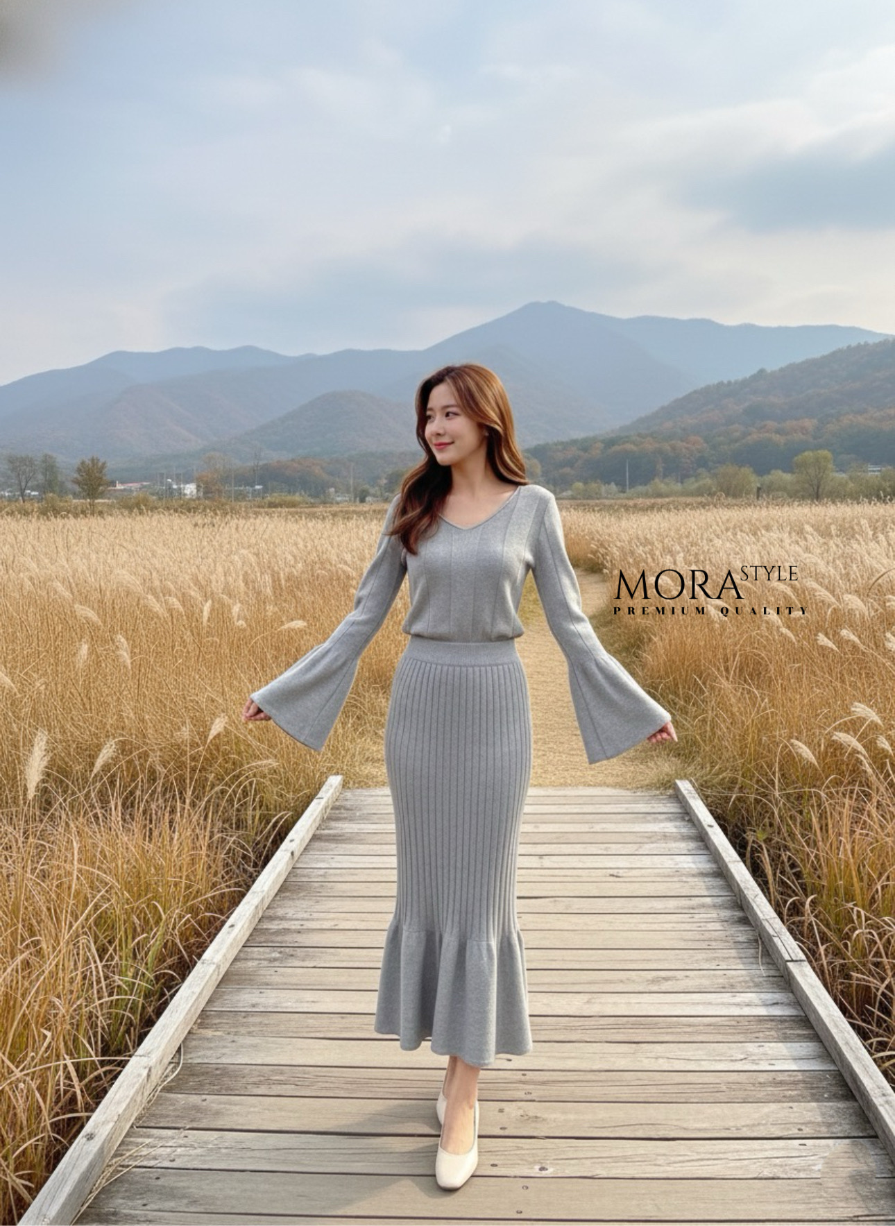 เซ็ตไหมพรม 2 ชิ้น เสื้อแขนยาวมี detail ลายร่องใหญ่ ผ้ายืดยืดหยุ่นใส่สบาย มาพร้อมกับ กระโปรงยาวปลายทรงปล่อยระบาย ใส่เที่ยวได้หลายโอกาสเป็นอีกรุ่นที่แนะนำมาต้องมีนะคะ