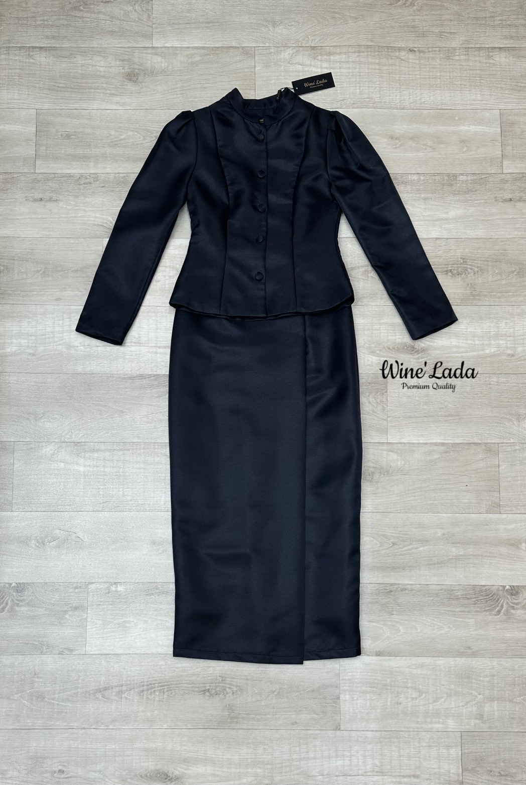 Set 2 Pcs. เซ็ทชุดไทยผ้าไหมเสื้อแขนยาว มาพร้อมกับกระโปรงผ้าไหม ทรงสอบเข้ารูป จะงานราช งานบุญ ได้หมดเนื้อผ้าใส่สบาย ทรงสวยมากค่ะ เป๊ะและเข้ารูป ใส่แล้วผอมเพียว กระโปรงซับในทั้งตัว ใครได้ลองแล้วจะหลงรักค่าา รับรองคุ้มเว่อร์ งานสวยมากค่ะ #Wine'Lada