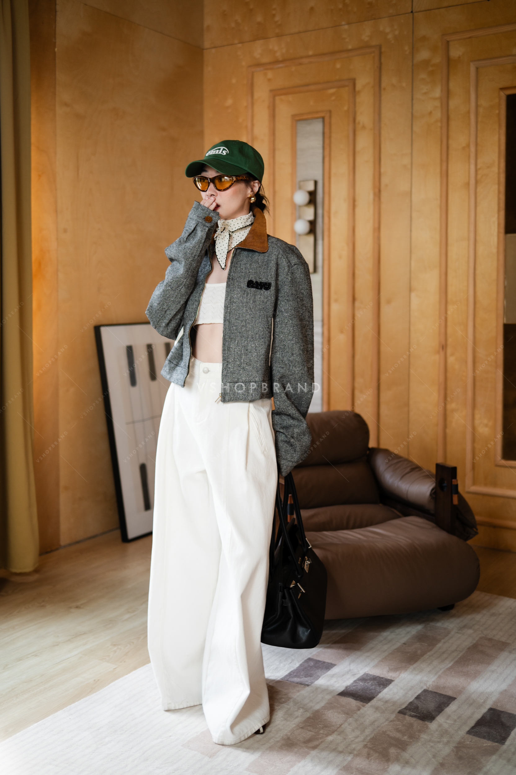 เสื้อคลุมผ้าทอ ปกหนัง อก miu.miu #vshopbrand #vshop #สูท #blazer #สูท #workingoutfit #outfits #girlstyle #womenwear #ชุดทำงาน #เสื้อสูท #เสื้อคลุม #ootd #แจ็คเก็ต #jacket