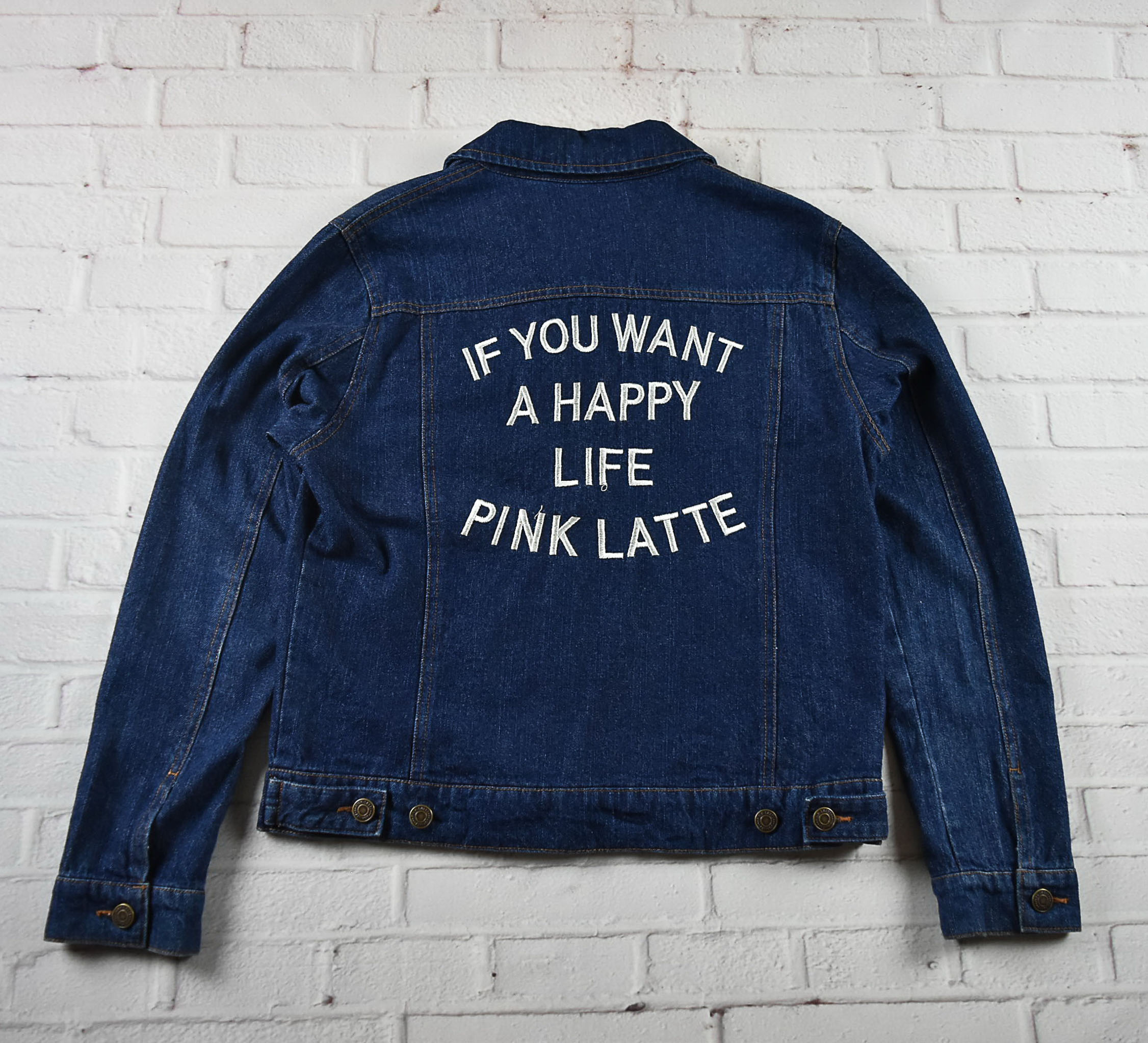 Fink latte อกจริง 38 ไซส์ M เสื้อแจ็คเก็ตยีนส์ แขนยาว ผู้หญิง สีเข้ม ลายปักหลังเสื้อ สภาพสวย มีกระเป๋าข้าง