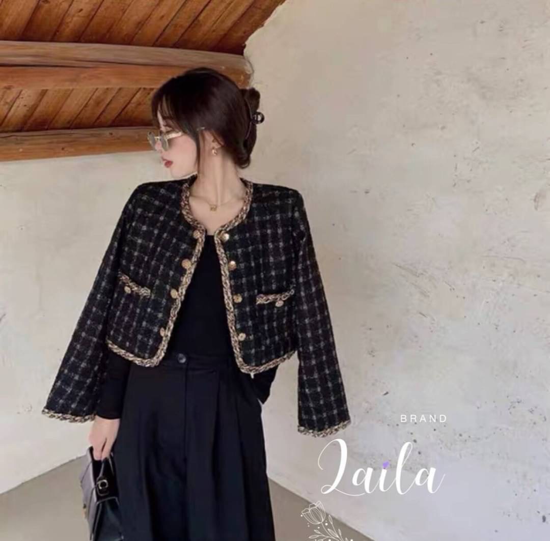 Tag : LAILA Detail: SET เสื้อ+กางเกง เสื้อคลุมทรงครอปแขนยาว แต่งขอบเชือกดิ้นทองดำ ตัวเสื้อสีเขียวเข้มดูแพง แต่งกระดุมทอง มาพร้อมกางเกงขายาว รอบนี้กางเกงเป็นงานตะขอหน้าเพิ่มความผ้าหนักหนักทรงสวยผ้าดีพรีเมี่ยม สีดำ แมชลงตัว ลุคคุณหนูดูดีดูแพงค่า #byLaila #ผ