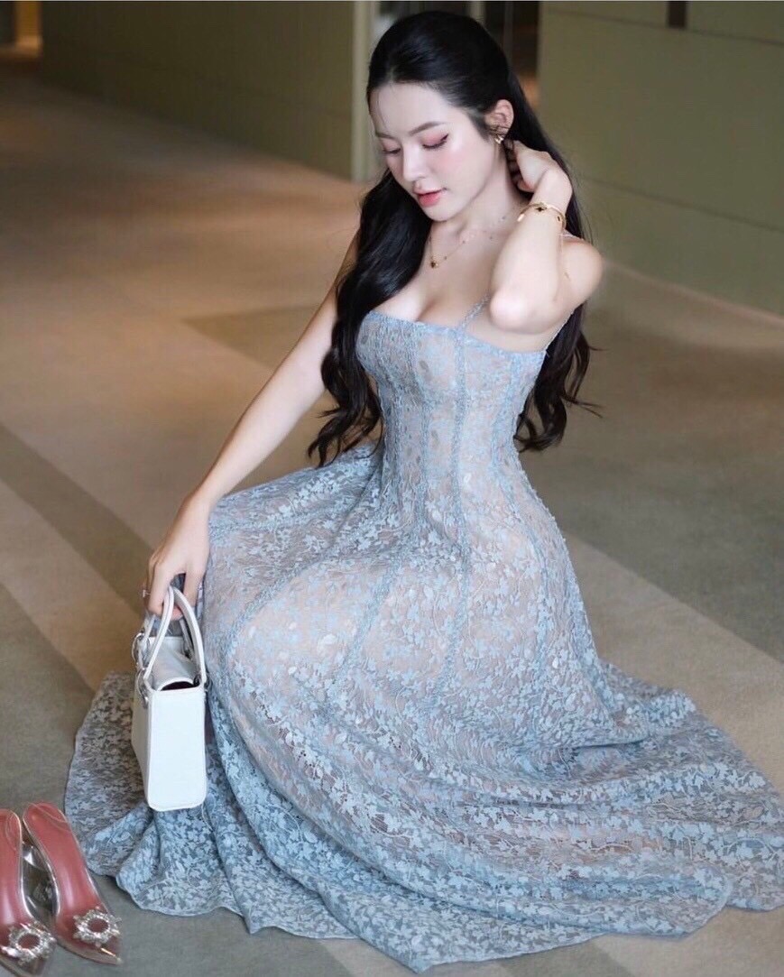 เดรสผ้าลูกไม้ทั้งตัว ทรงพอดีตัว มีซับใน มีเชือกปรับขนาดด้านหลัง ใส่สวยน่ารักมากๆ ใส่ได้หลายโอกาส ใส่ออกงาน ใส่เที่ยว จัดด่วนนนๆ ชุดสวยหมดเร็วนะคร๊า สั่งก่อนสวยก่อน