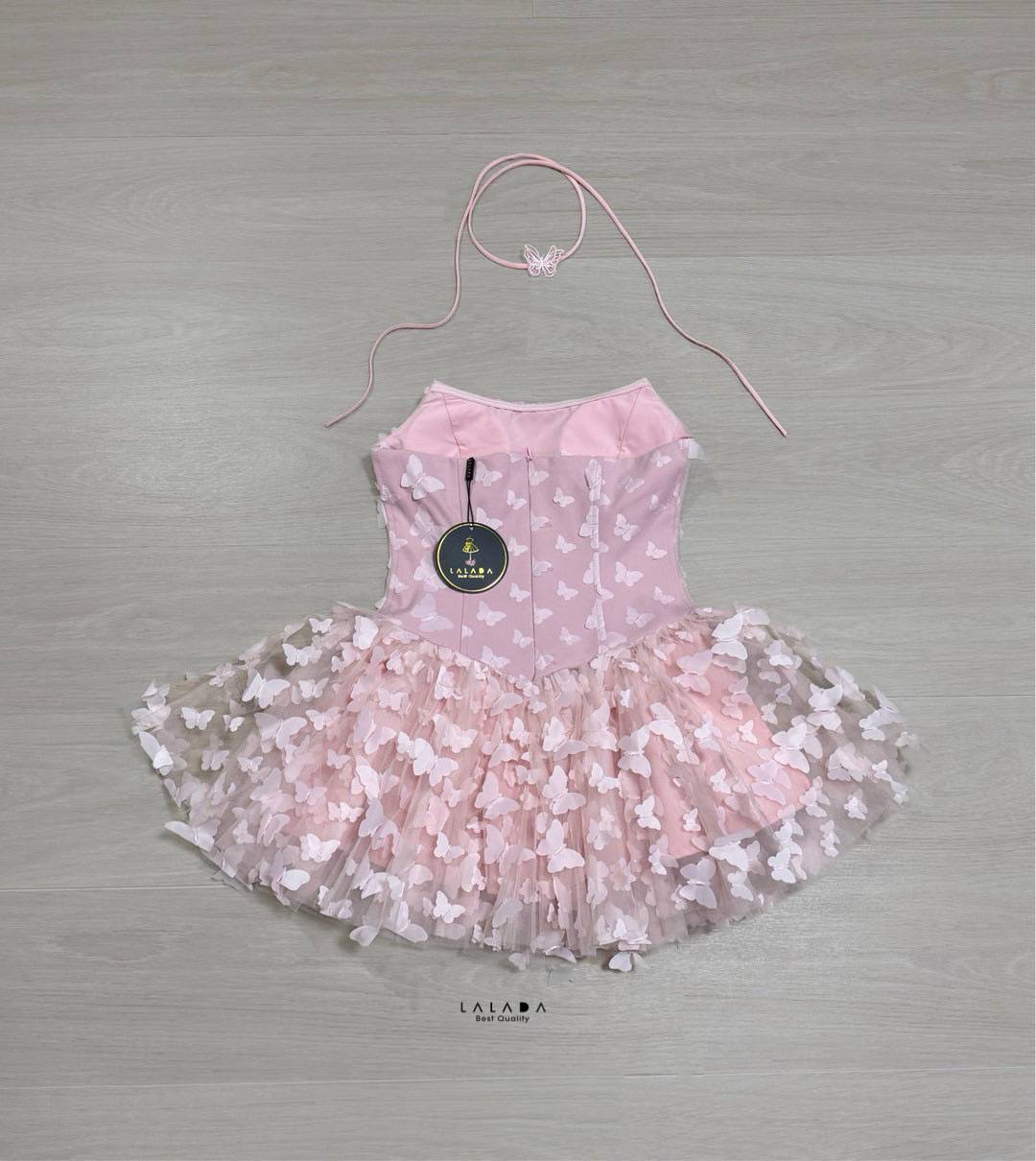 มินิเดรสเกาะอก สีชมพู งานซิปหลังเสริมฟองน้ำ ช่วงล่างแต่งระบาย 3 d + โชคเกอร์ที่คอ น่ารักโซคิ้ว มากๆค่ะ