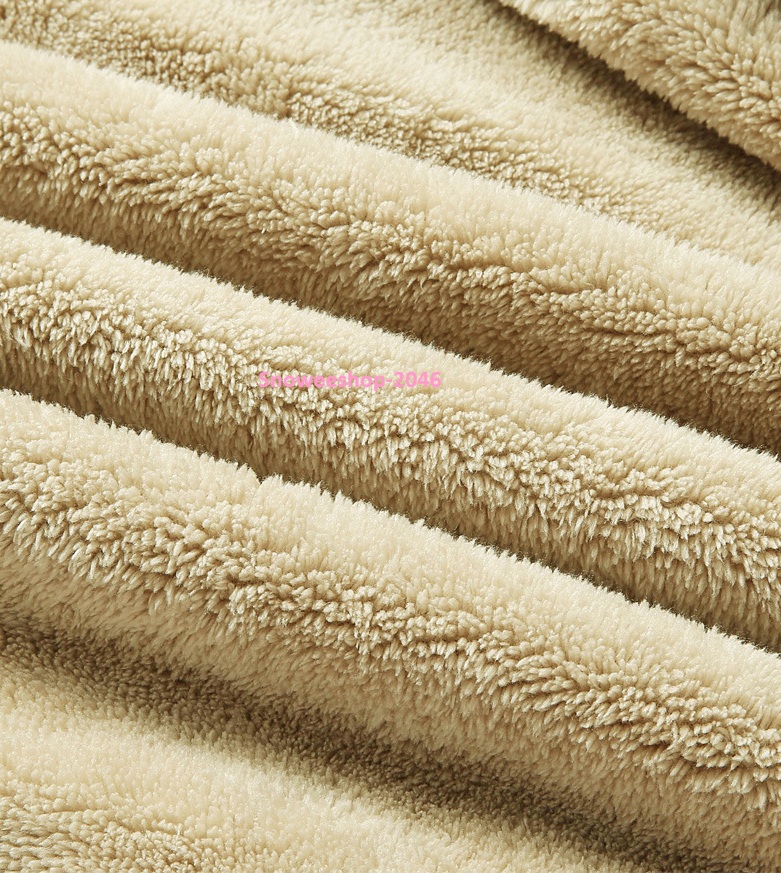 เสื้อแจ็คเก็ตผู้ชายที่ “เอาอยู่” ทุกสภาพอากาศหนาว บุกำมะหยี่หนา อุ่นได้จริง แต่ยังคงความเท่ไม่ทิ้งสไตล์ ผ้าฝ้ายกันน้ำ กันลม กันหนาวติดลบ คอเสื้อทรงตั้ง เพิ่มลุคเท่ ดูแมนทุกมุม ใส่ได้ตั้งแต่ M ถึง 8XL (คนตัวใหญ่ก็ใส่ได้สบายๆ) มีให้เลือก 3 เฉดสีเข้มขรึม ใส่