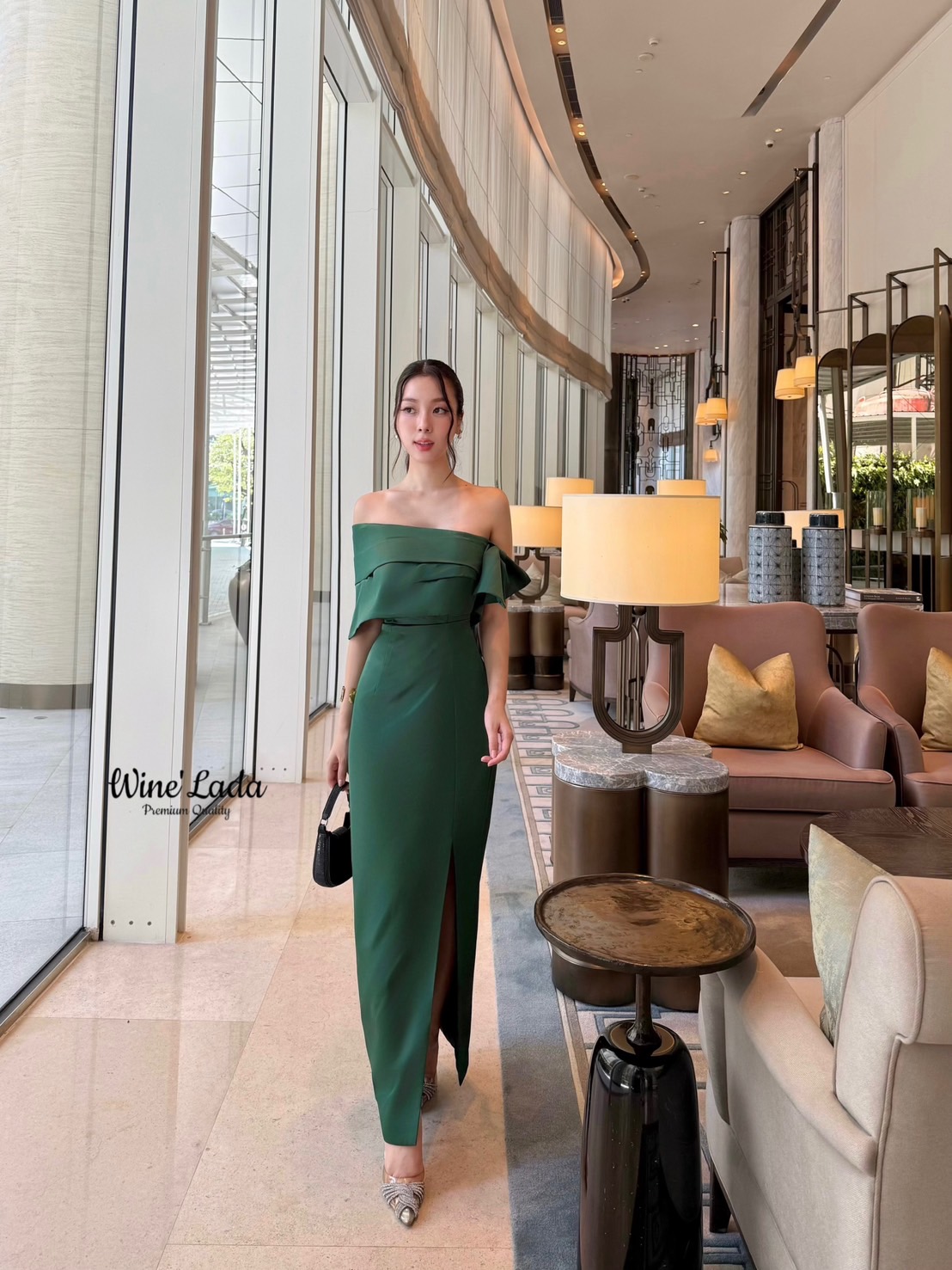 : Dress. เดรสเกาะอกปาดไหล่ตัวยาว ด้านหน้าผ่าข้าง สวยดูแพงมากค่ะ เนื้อผ้ามีน้ำหนัก หน้าอกมีฟองน้ำ งานจริงสวยตาแตก แนะนำต้องมี คุ้มที่สุด เนื้อผ้าใส่สบาย เป๊ะและเข้ารูป ใส่แล้วผอมเพียว ซับในทั้งตัว ใครได้ลองแล้วจะหลงรักค่าา รับรองคุ้มเว่อร์ งานสวยมากค่ะ #Wi