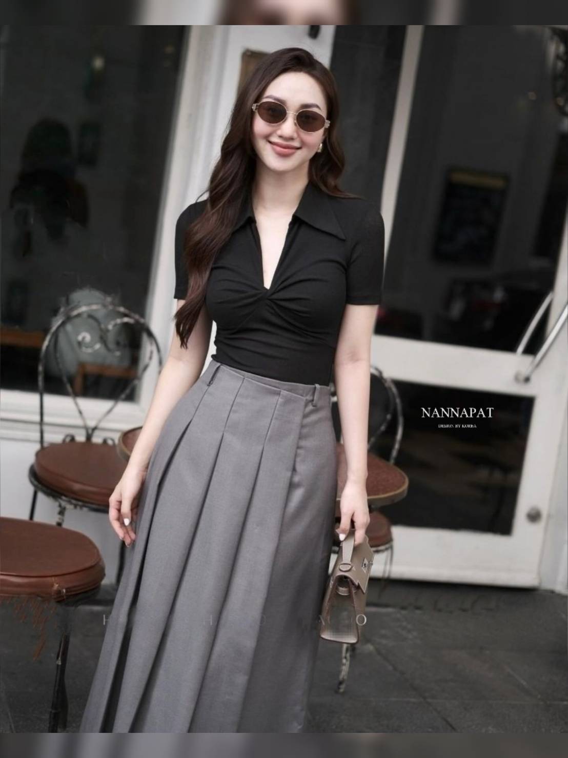 เซ็ทกระโปรงยาว เรียบหรูดูดีสุดๆ ใส่ทำงานได้เลยนะคะ หรือจะไปดินเนอร์สวยๆก็ไม่ผิดหวัง ตัวเสื้องานผ้ายืดหนานุ่มใส่สบายสุดๆ เสื้อคอปกดีไซน์เก๋ มีฟองน้ำอกด้วยนะคะ มาพร้อมกระโปรงยาวผ้าสูทหนานุ่ม ทรงสวยมากๆ แม็ชกันลงตัว เห็นงานจริงต้องว้าวแน่อนคะ