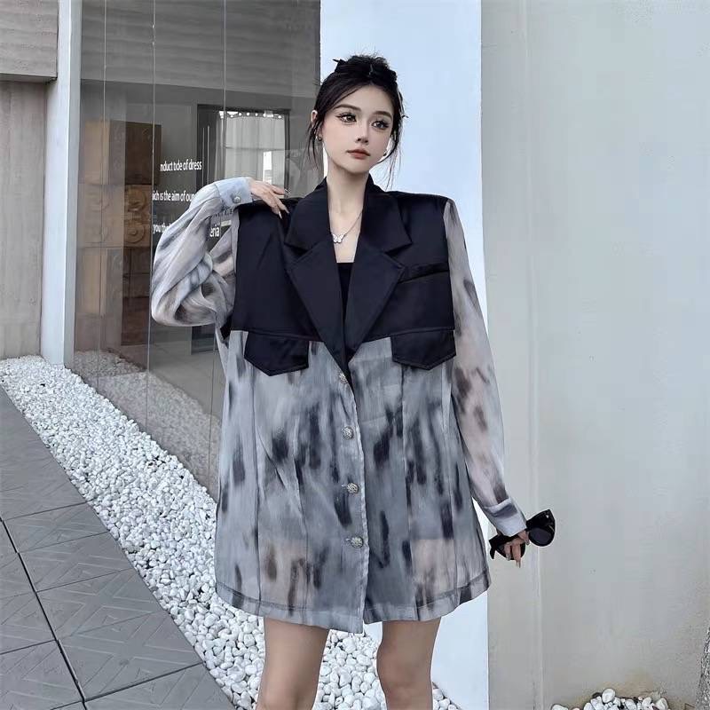 เสื้อคลุมแขนยาว ตัดต่อ ผ้าพิมพ์ลายกราฟริกดีเทล สวย ทรงหลวมใส่สบายค่ะ