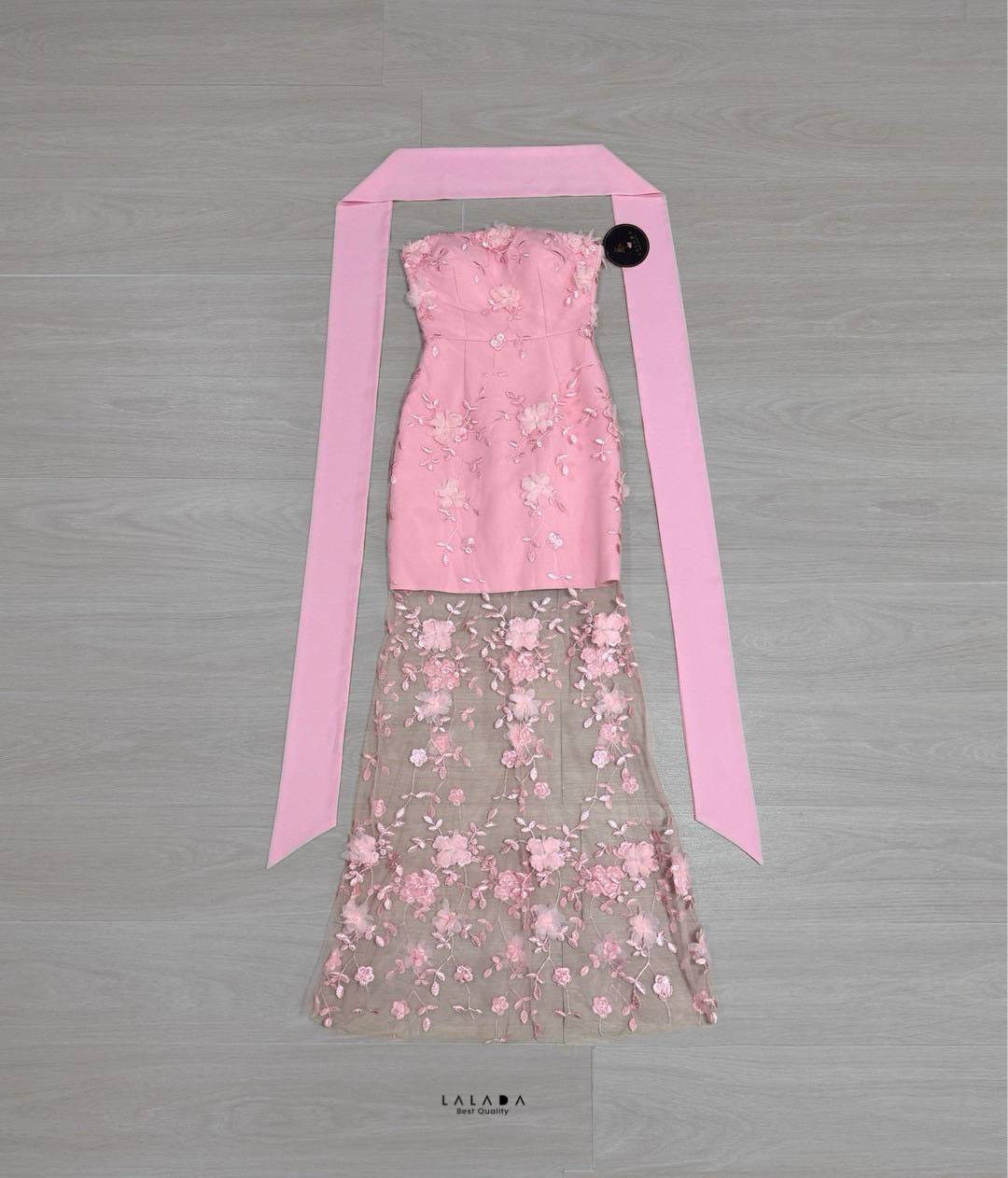 เดรสออกงานพร้อมส่งค่ะ ดีเทลเกาะอกผ้า2 ชั้นตัวในเป็นเกาะอก ด้านนอกแต่งผ้าลูกไม้ 3d สวยหรูแบบไม่ซ้ำใครงานซิปหลัง+ โชคเกอร์ที่คอ อกเสริมฟองน้ำ ตัดเย็บอย่างดีค่ะ#ชุดถ่ายรูป#งานตามหา#งานป้าย #ชุดงานแต่ง #ชุดออกงาน #ชุดไปงาน#เดรสชมพู#ชุดไปทะเล #ชุดออกงาน