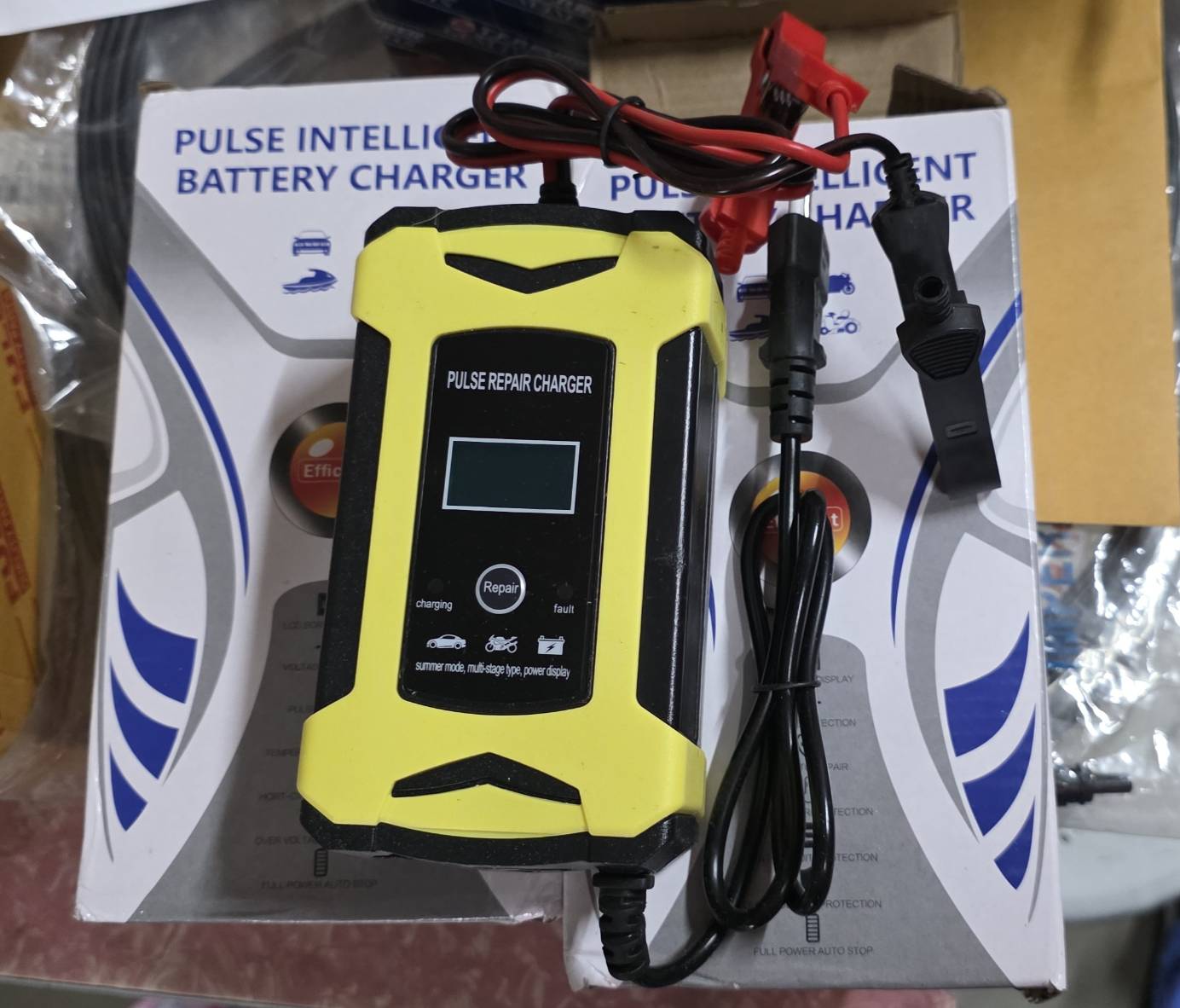 เครื่องชาร์จแบตเตอรี่ Batterry Charger DC 12V 6A ( แรงดัดสูงสุด 6 แอมป์ )ชารท์ที่รถได้โดยไม่ต้องถอดขั้วแบตเตอรี่