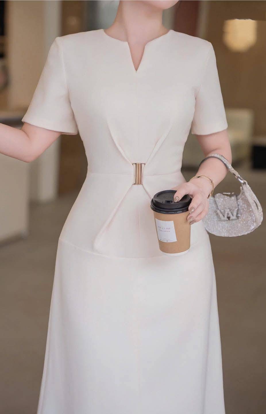 ชุดเดรสกระโปรงผ้าหนาอัดกาวช่วงเสื้อดูลูกคุณมากๆผ้าเนื้อดีมีทรงสวยมั้กๆผ้าหนาหนักเนื้อดีนิ่มไฮโซสวมใส่ง่ายเเต่งเเนวลูกคุณมั้กๆคะเดรสกระโปรงยาวเนื้อดีกระโปรงยาวงมากผ้าสวยเอวเข้ารูปดูเก๋ดูสวยมาก